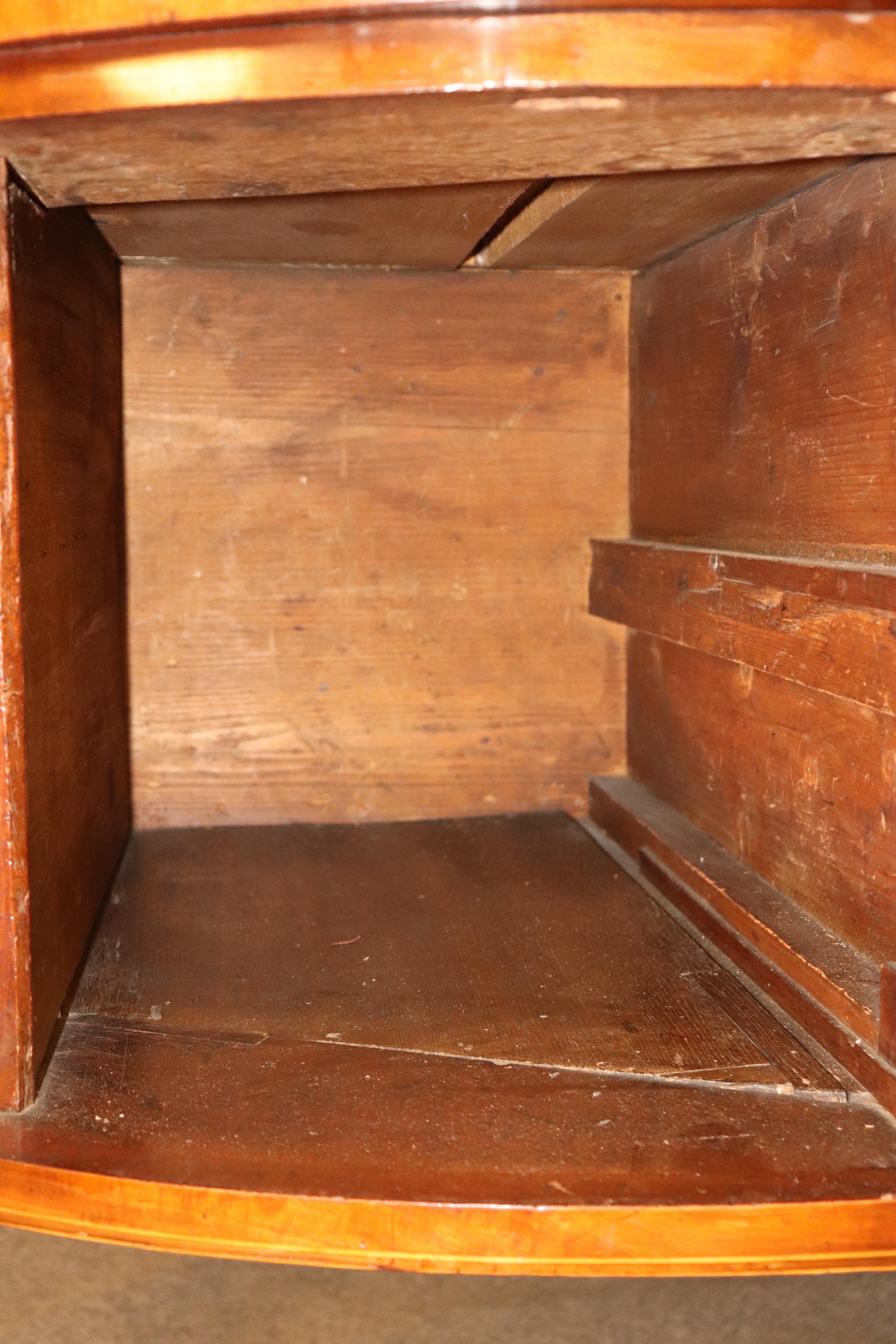 Massiccia credenza in legno di raso e noce di epoca Giorgio III inglese del 1820 in vendita 7