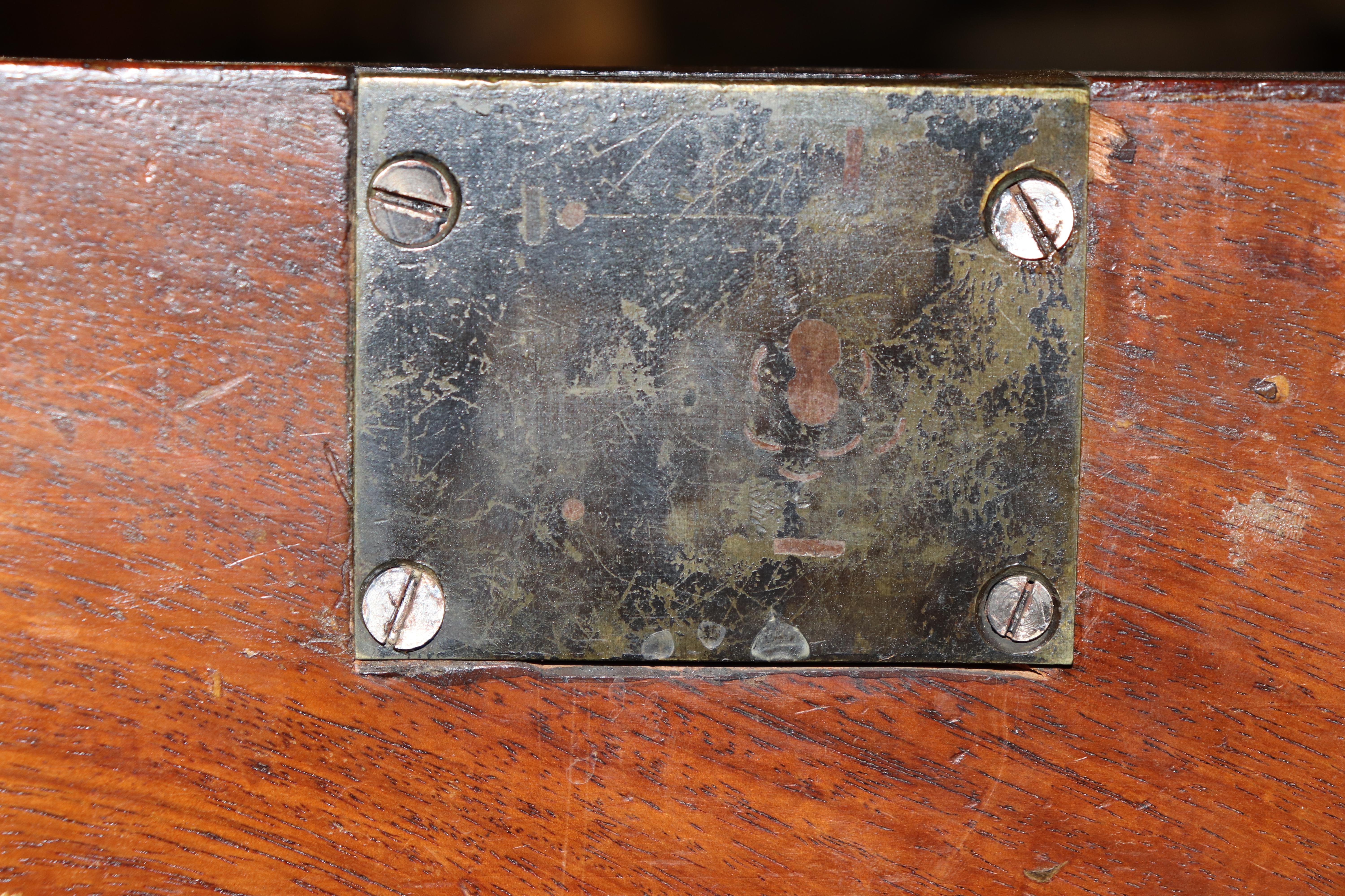 Massiccia credenza in legno di raso e noce di epoca Giorgio III inglese del 1820 in vendita 8