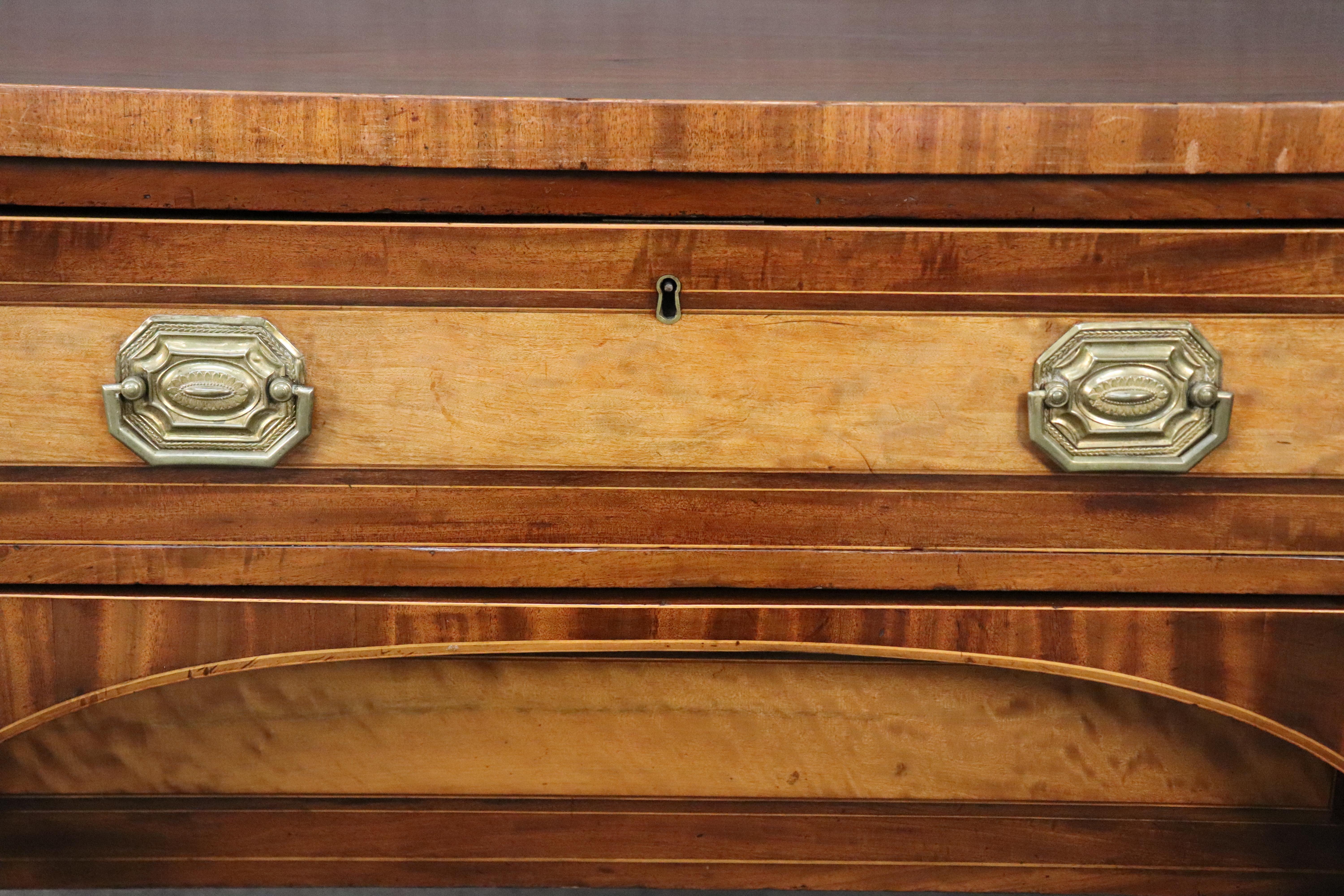 Massiccia credenza in legno di raso e noce di epoca Giorgio III inglese del 1820 in vendita 11
