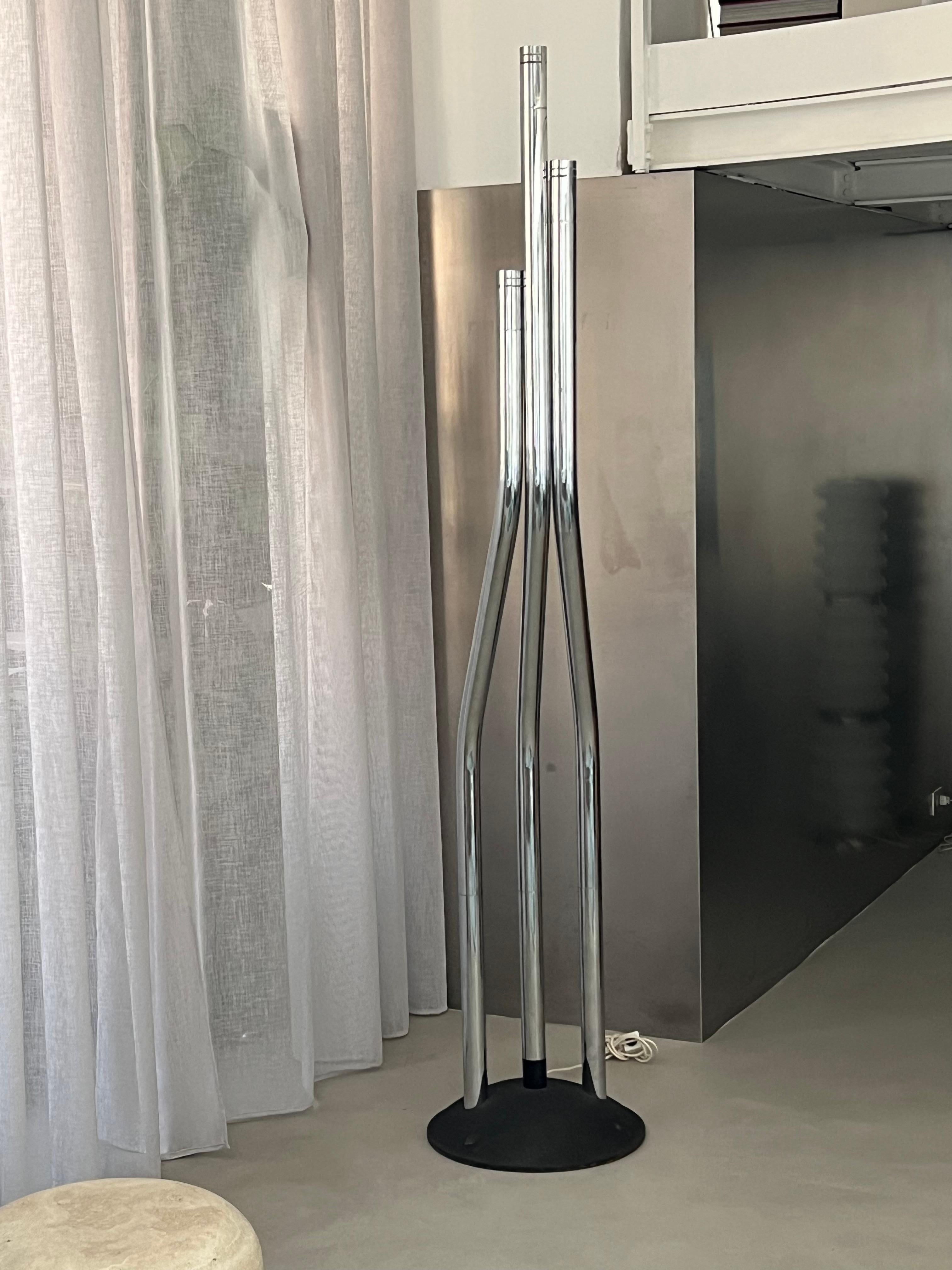 Grand lampadaire sculptural chromé, bras réglables, pièce de collection italienne en vente 5