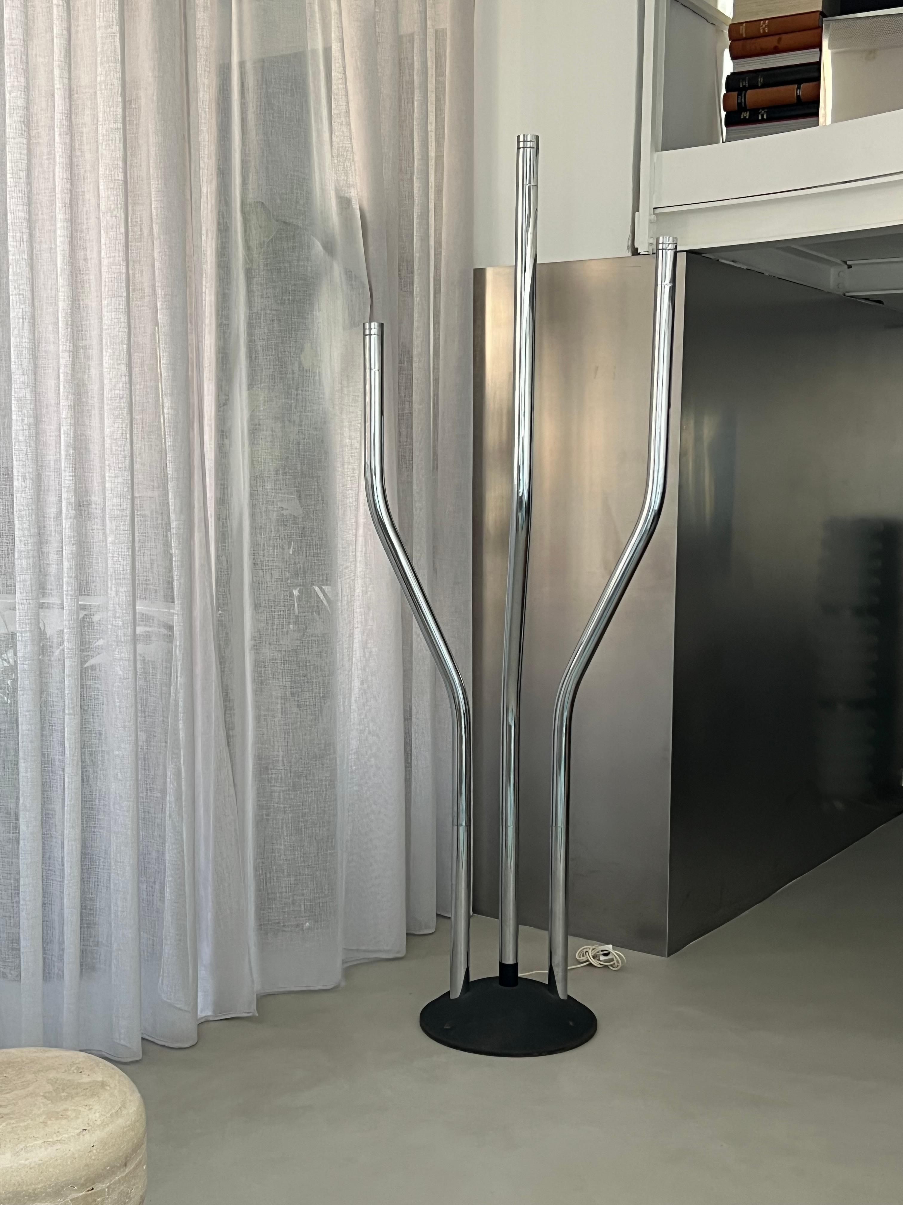 Grand lampadaire sculptural chromé, bras réglables, pièce de collection italienne en vente 6