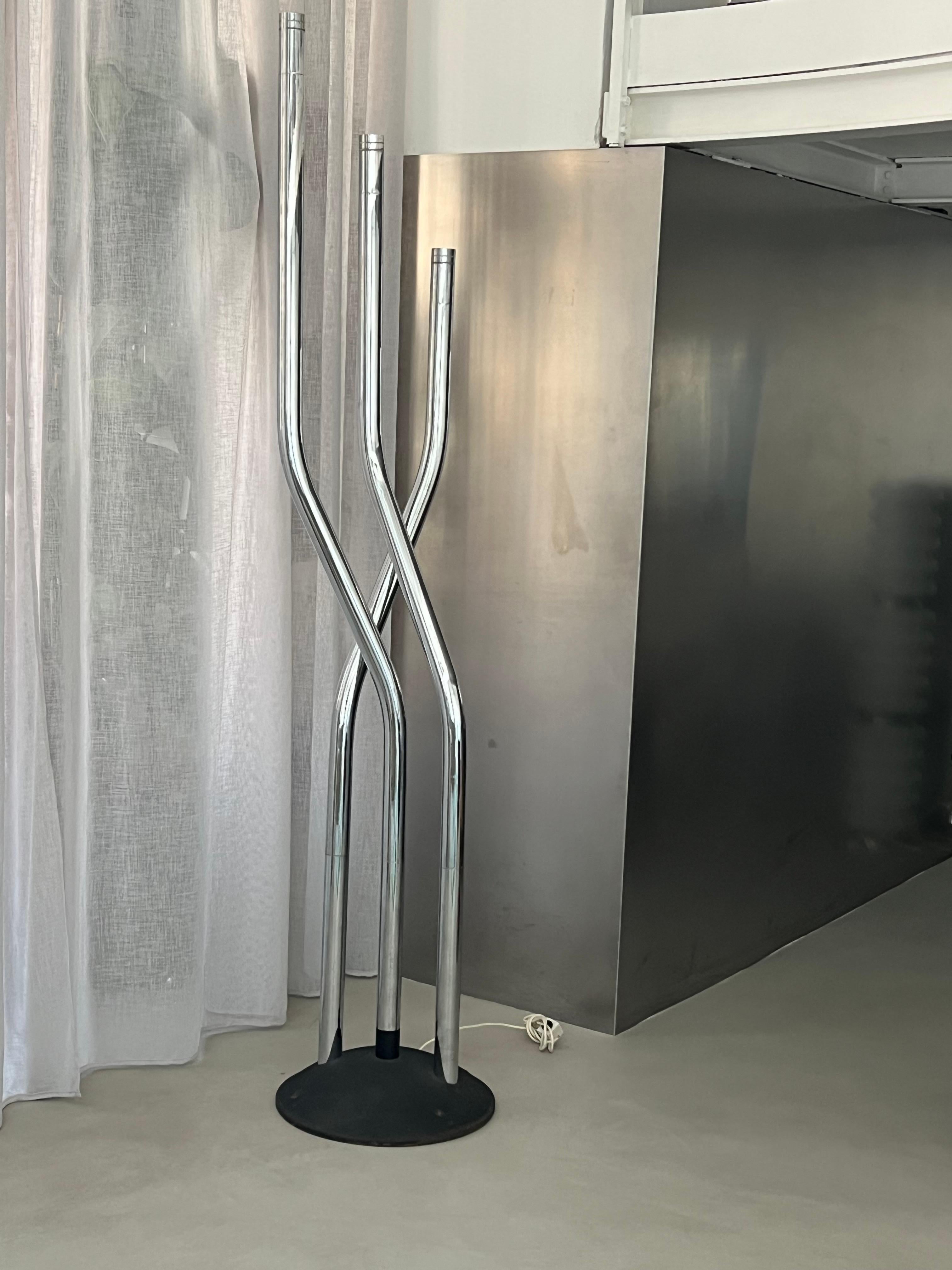 Grand lampadaire sculptural chromé, bras réglables, pièce de collection italienne en vente 2