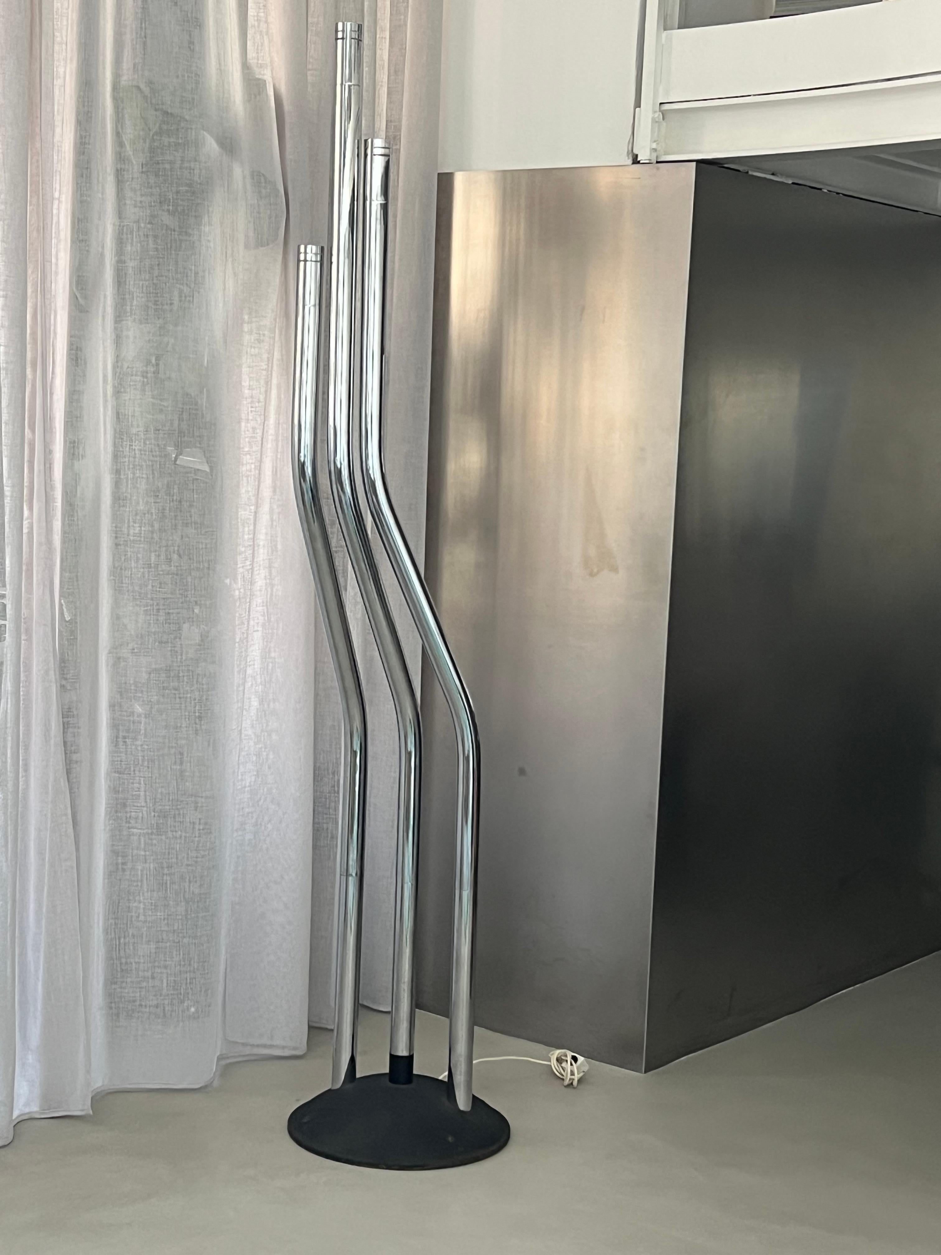 Grand lampadaire sculptural chromé, bras réglables, pièce de collection italienne en vente 3