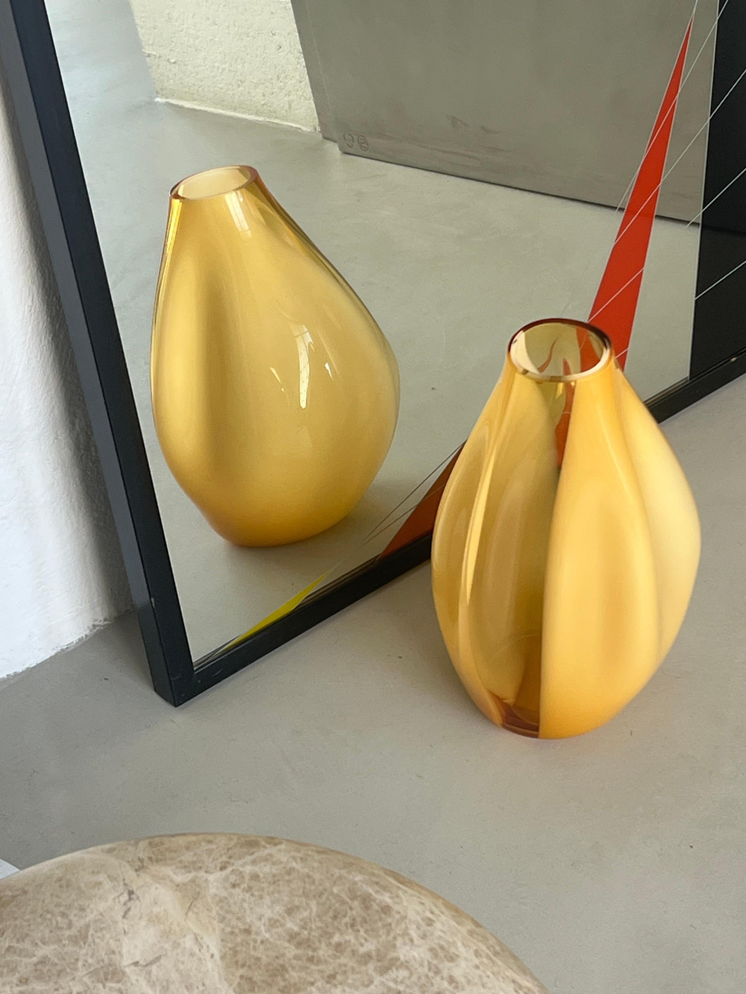 Vaso giallo scultoreo massiccio, Murano 