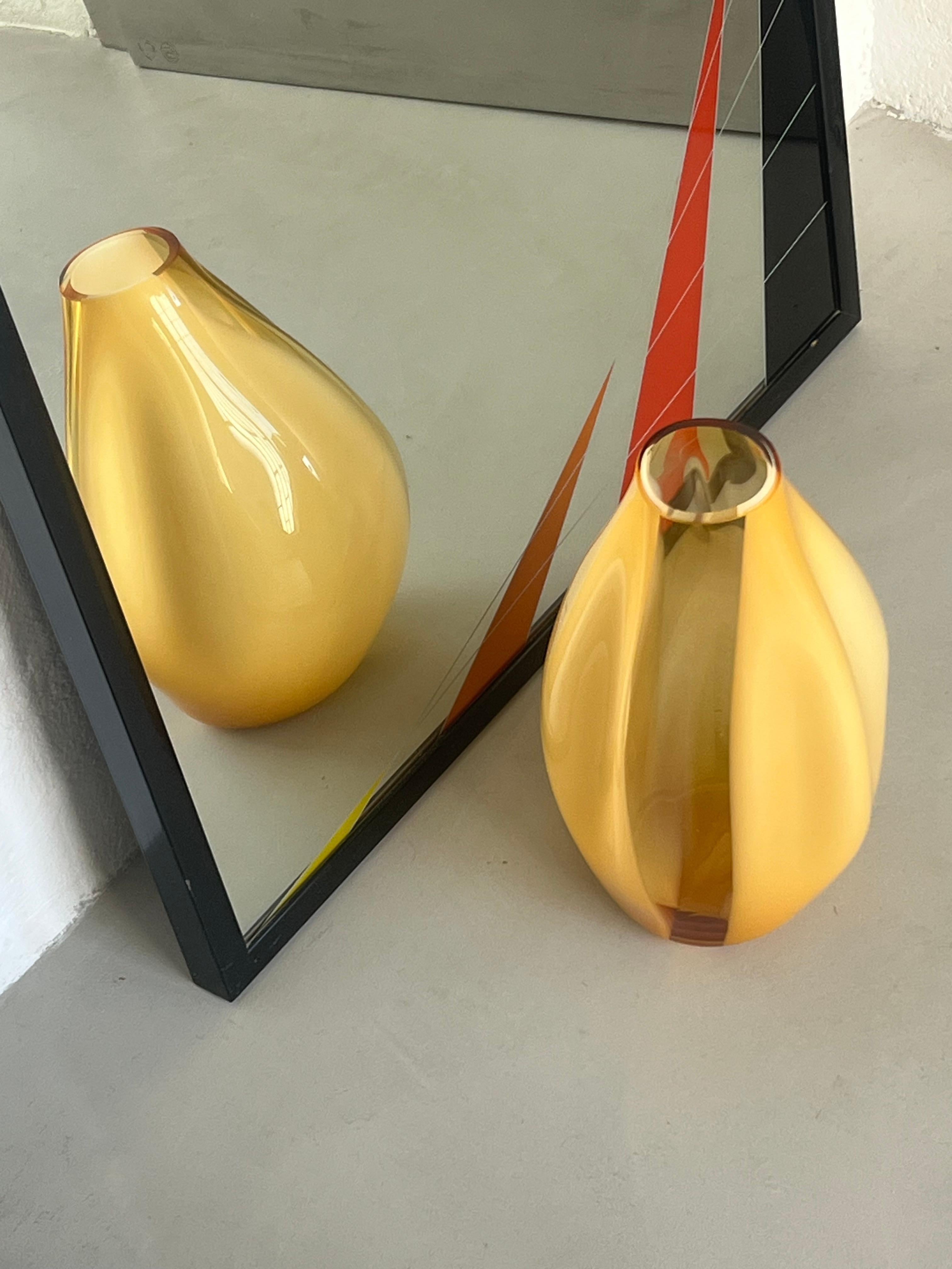 Vaso giallo scultoreo massiccio, Murano 