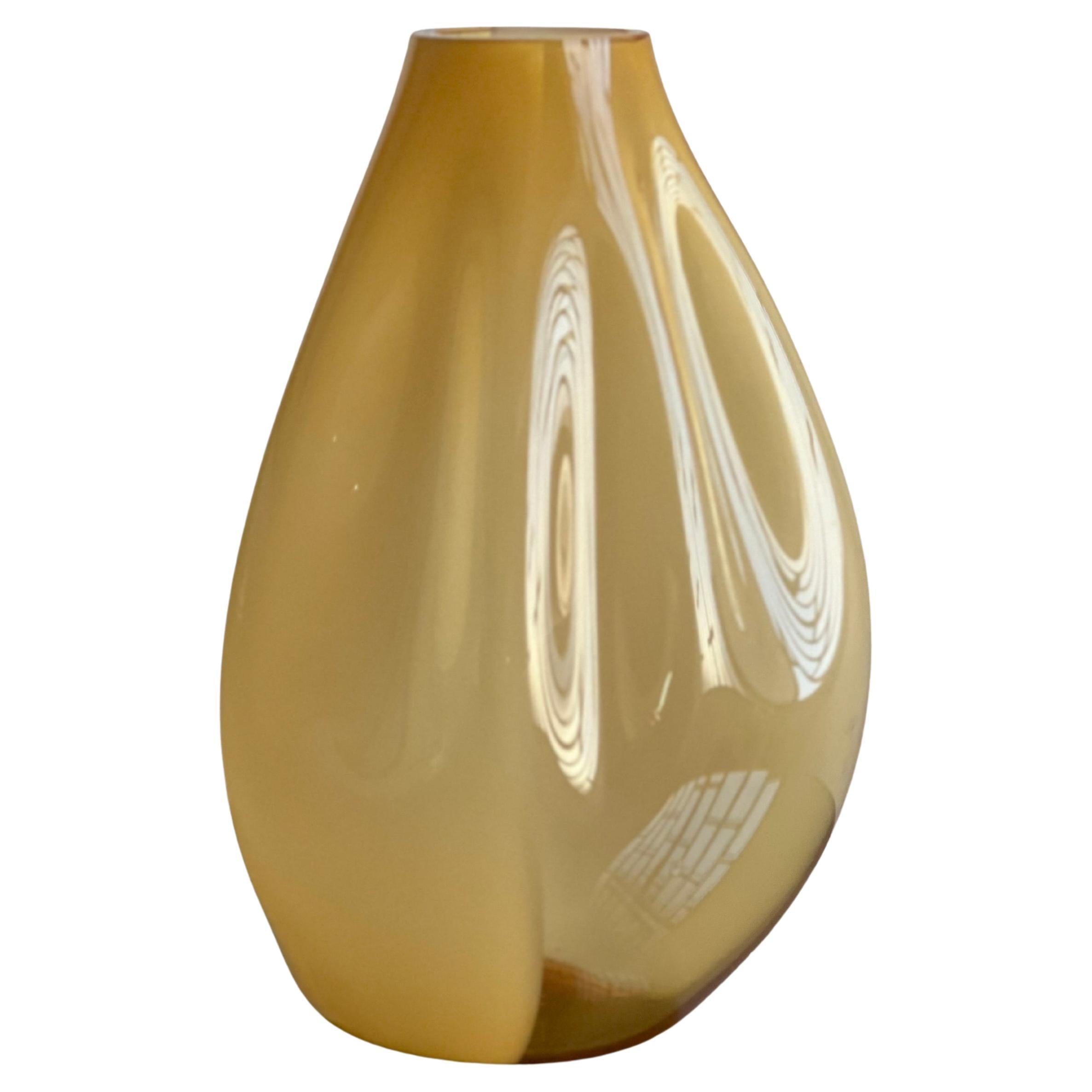 Jarrón amarillo escultural masivo, Murano "Incamiciato''