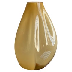 Jarrón amarillo escultural masivo, Murano "Incamiciato''