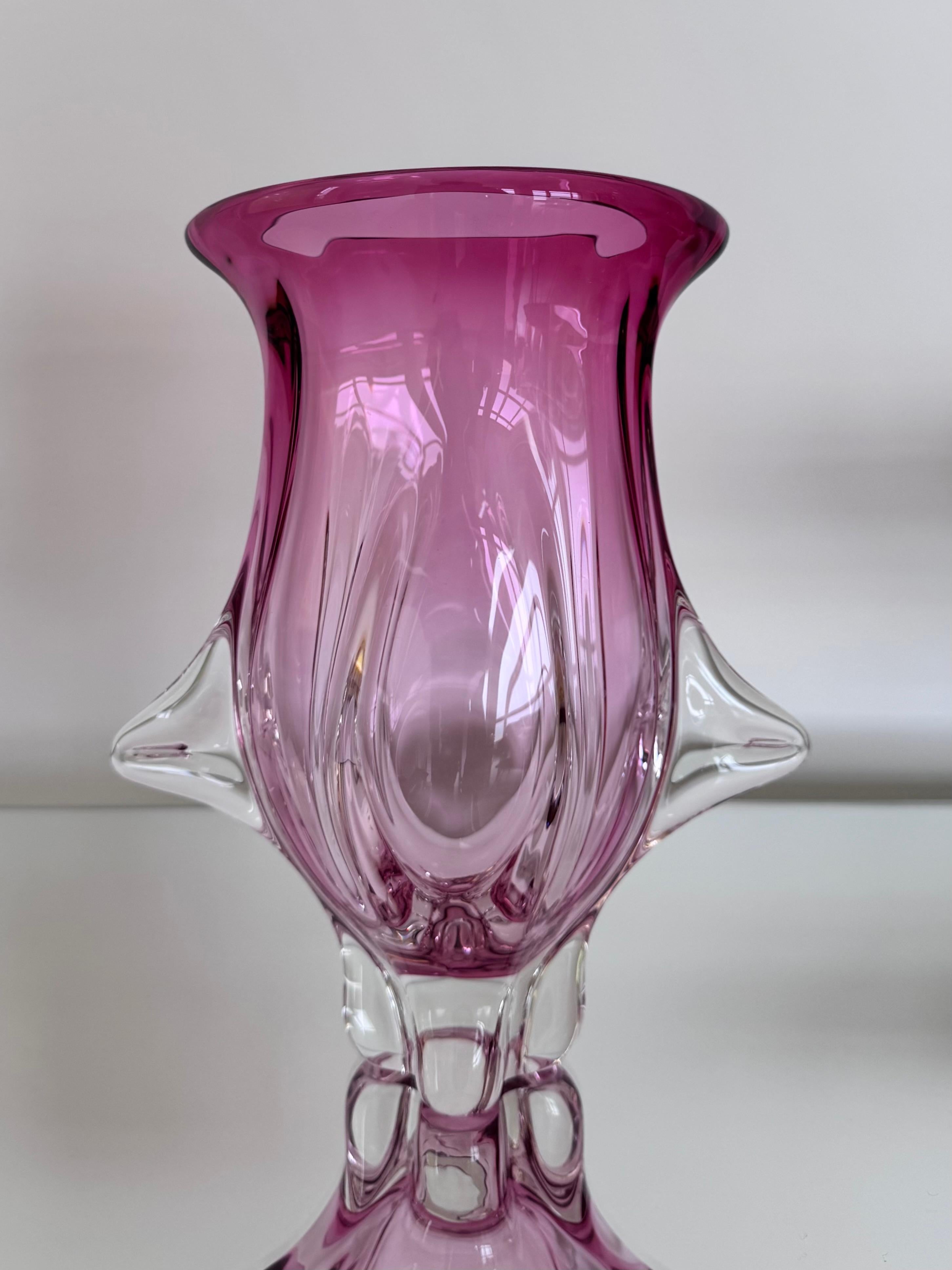 Mid-Century Modern Vase massif en rose sculptural, Murano  