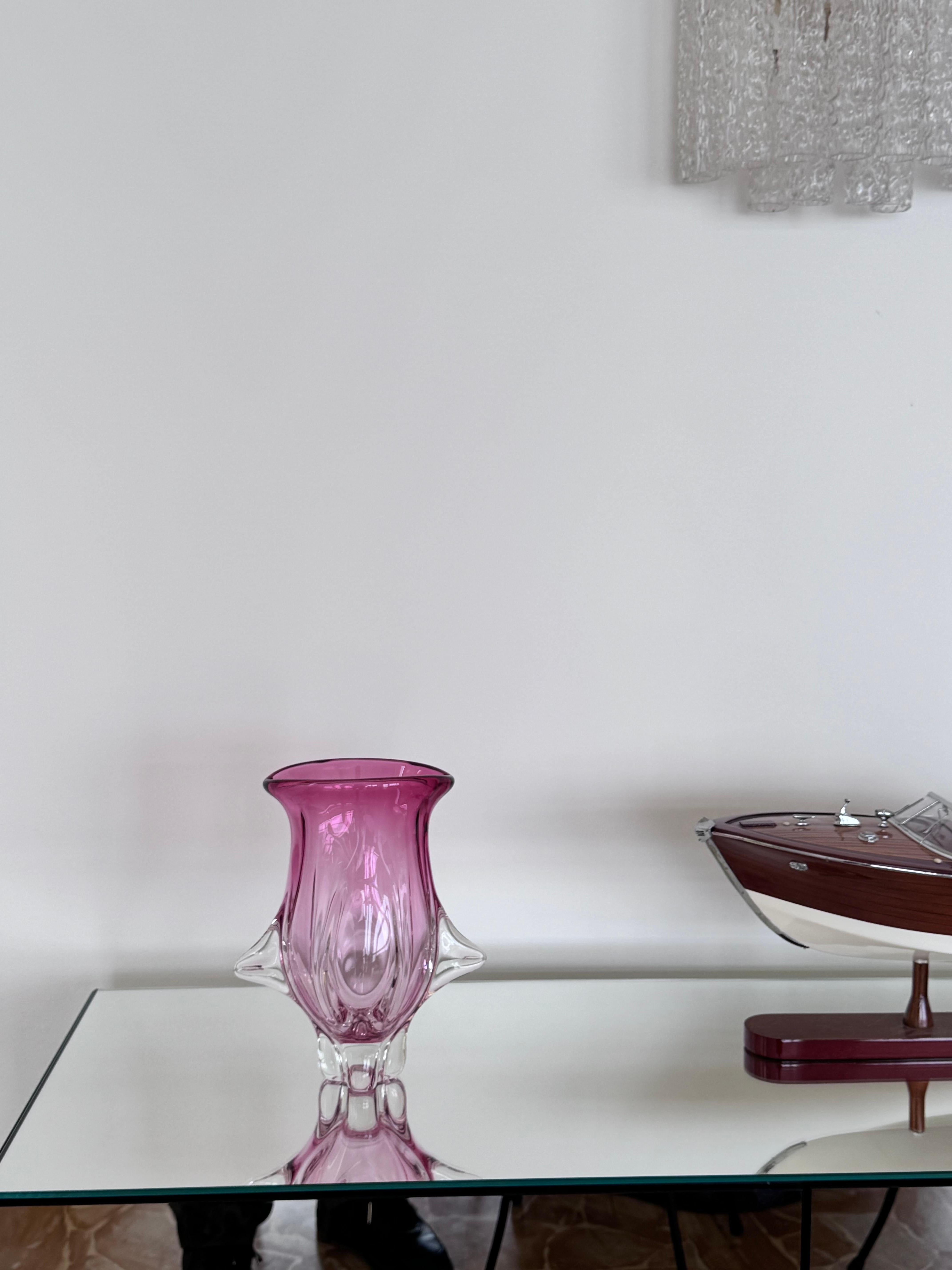 Vase massif en rose sculptural, Murano  