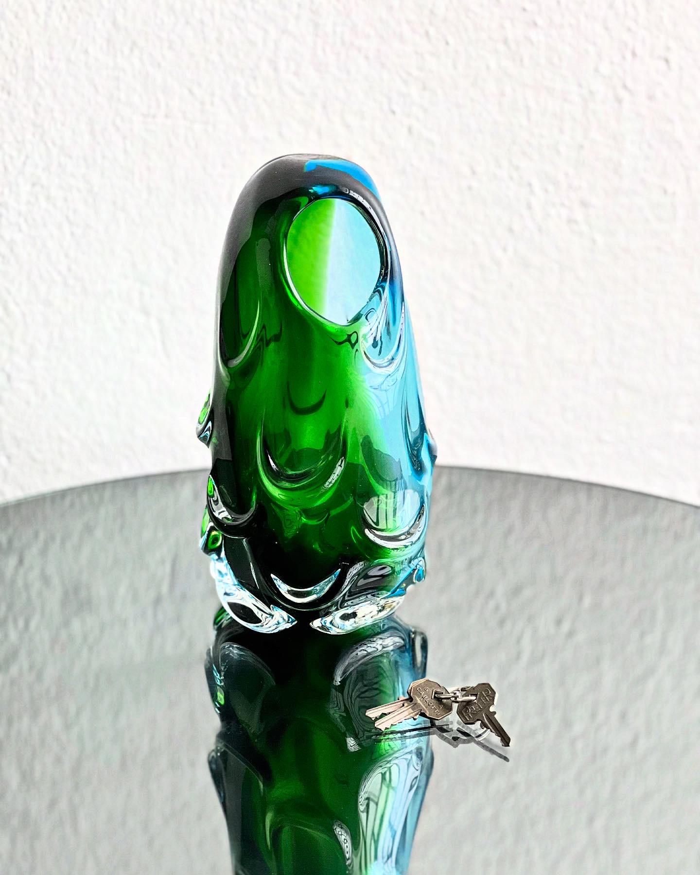 Vase sculptural massif, accent décoratif en verre vert Sommerso  des années 70 en vente 1