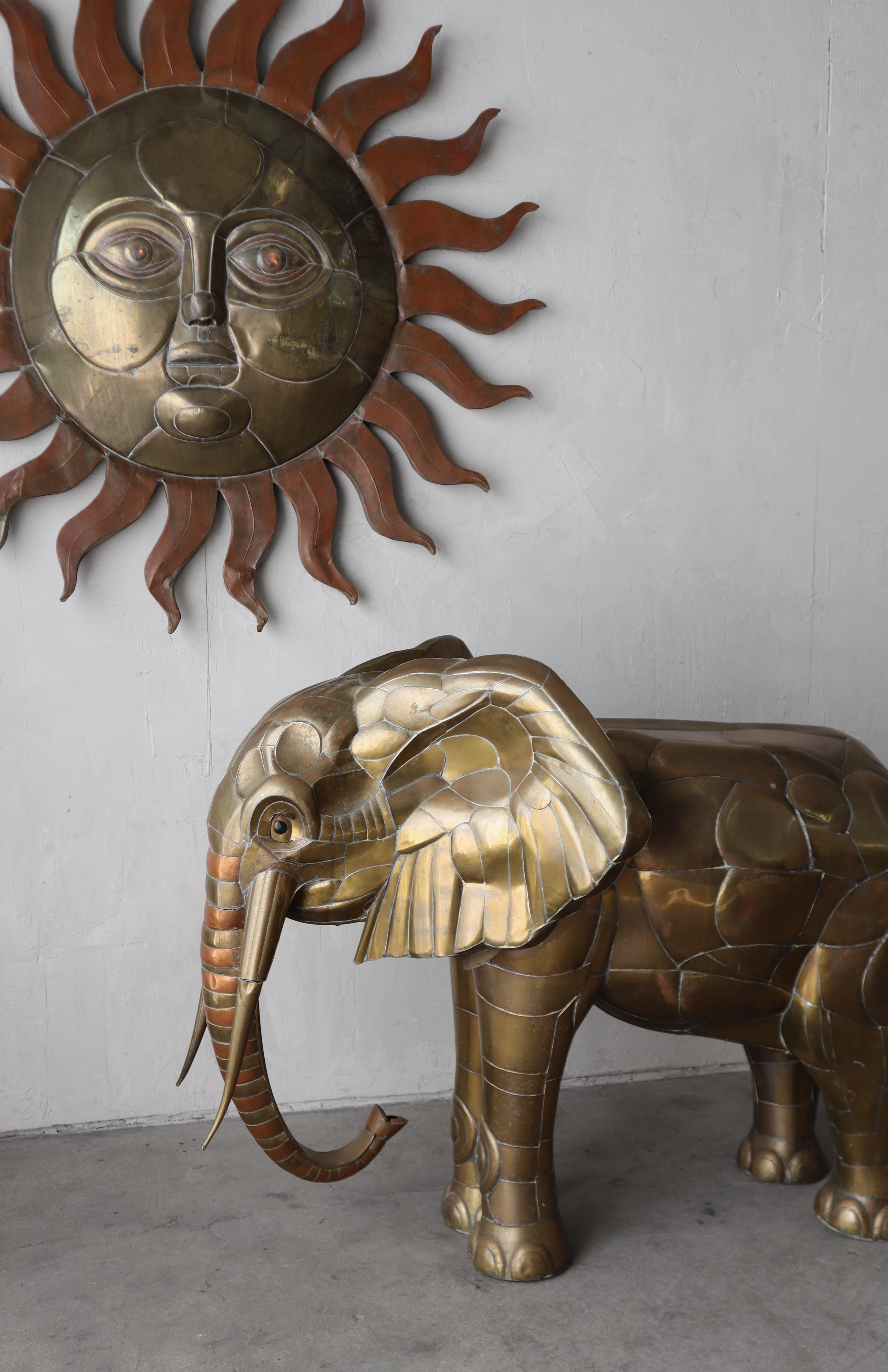 Massiccia scultura di elefante in rame e ottone di Sergio Bustamante In condizioni buone in vendita a Las Vegas, NV