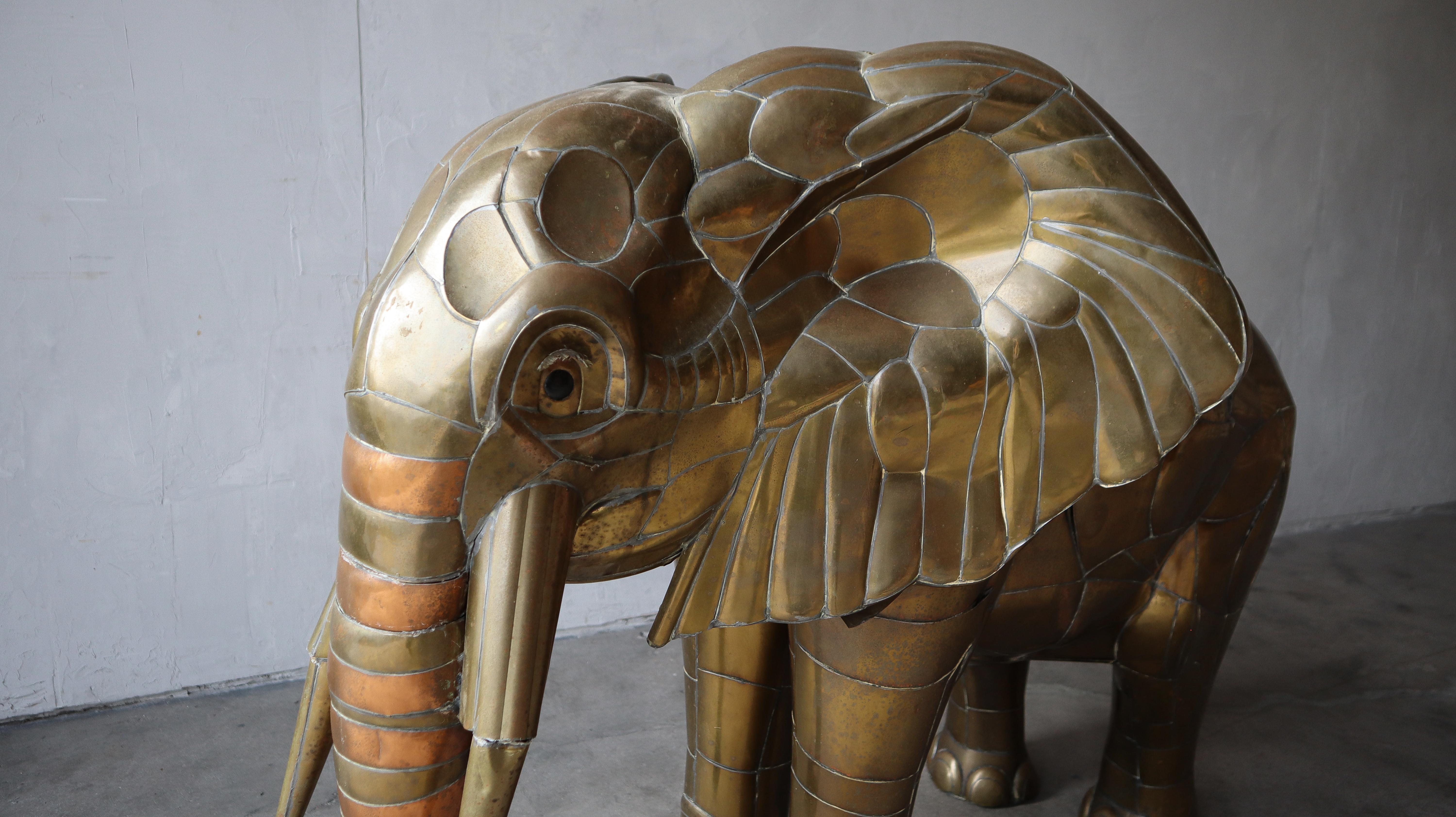 Massiccia scultura di elefante in rame e ottone di Sergio Bustamante in vendita 1