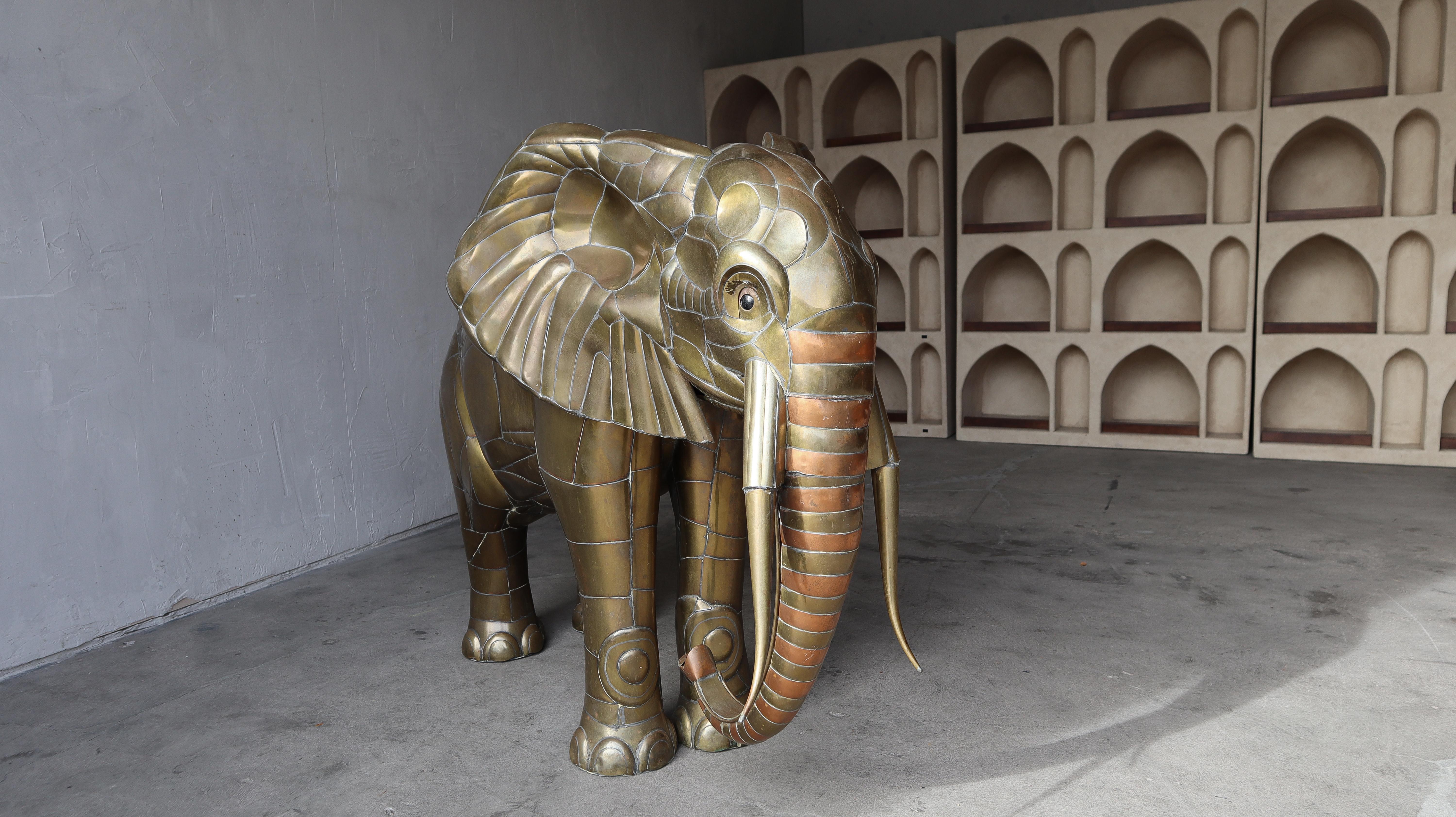 Massiccia scultura di elefante in rame e ottone di Sergio Bustamante in vendita 2