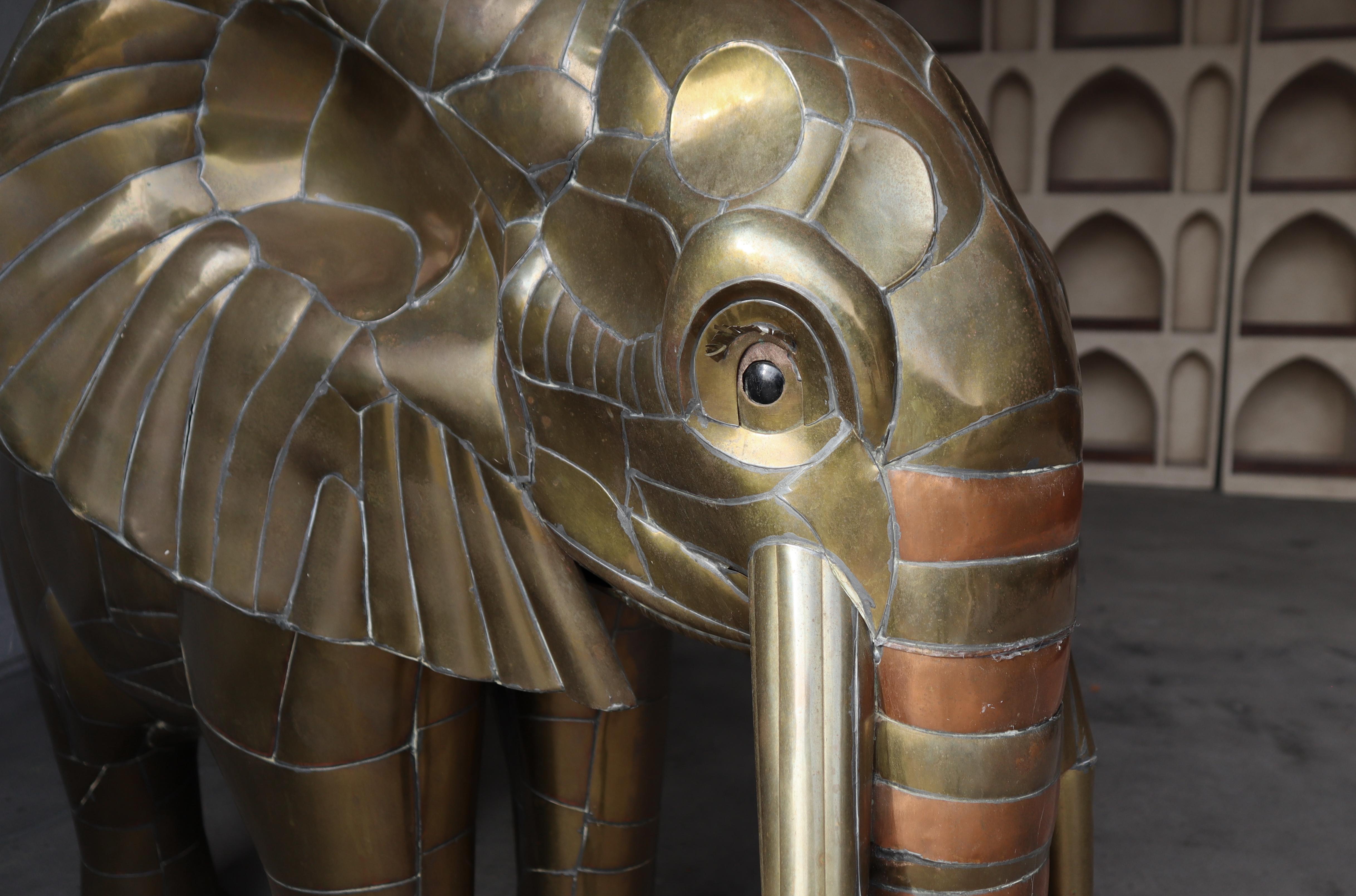 Massiccia scultura di elefante in rame e ottone di Sergio Bustamante in vendita 3