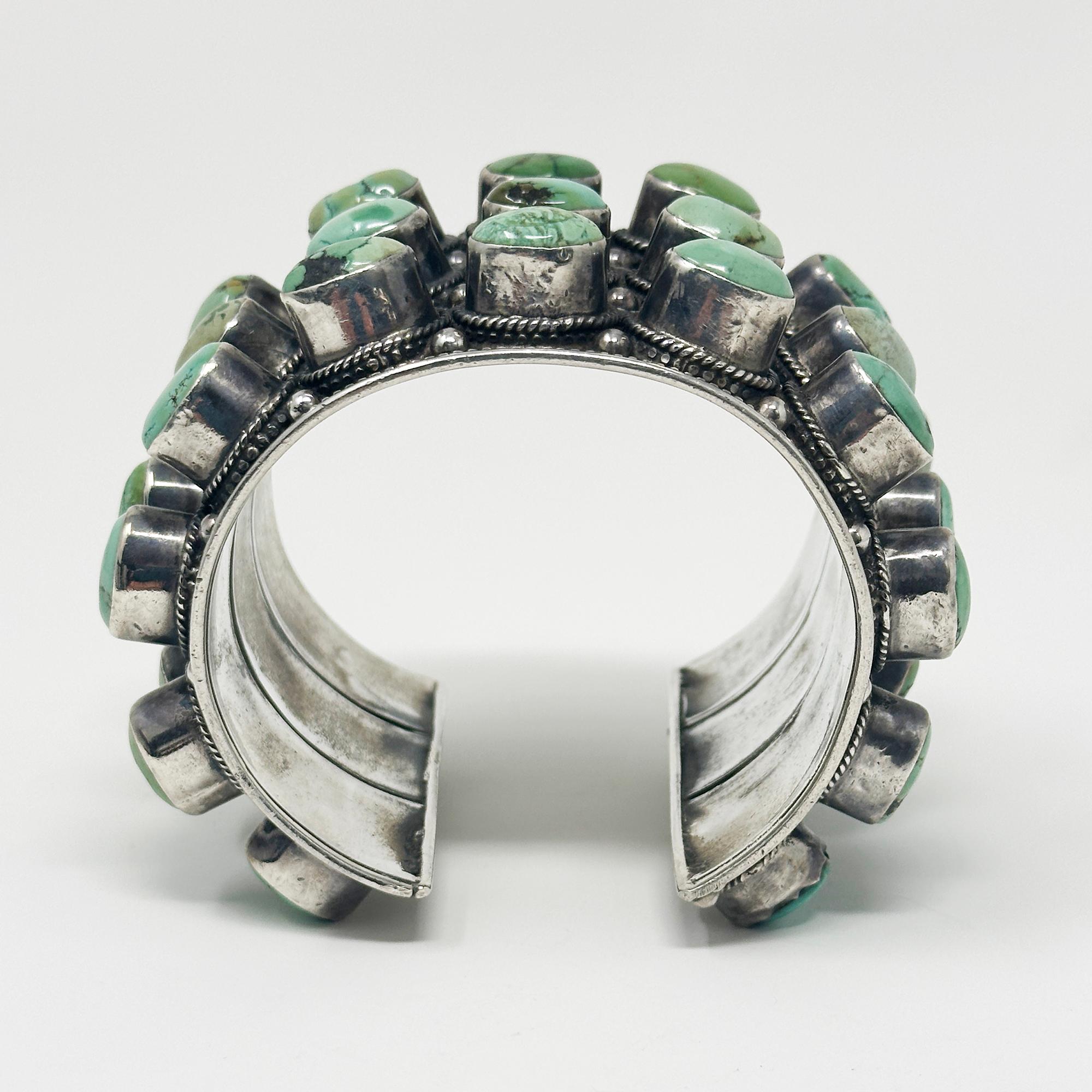 Artigiano Bracciale con borchie in argento e turchese, Nepal in vendita