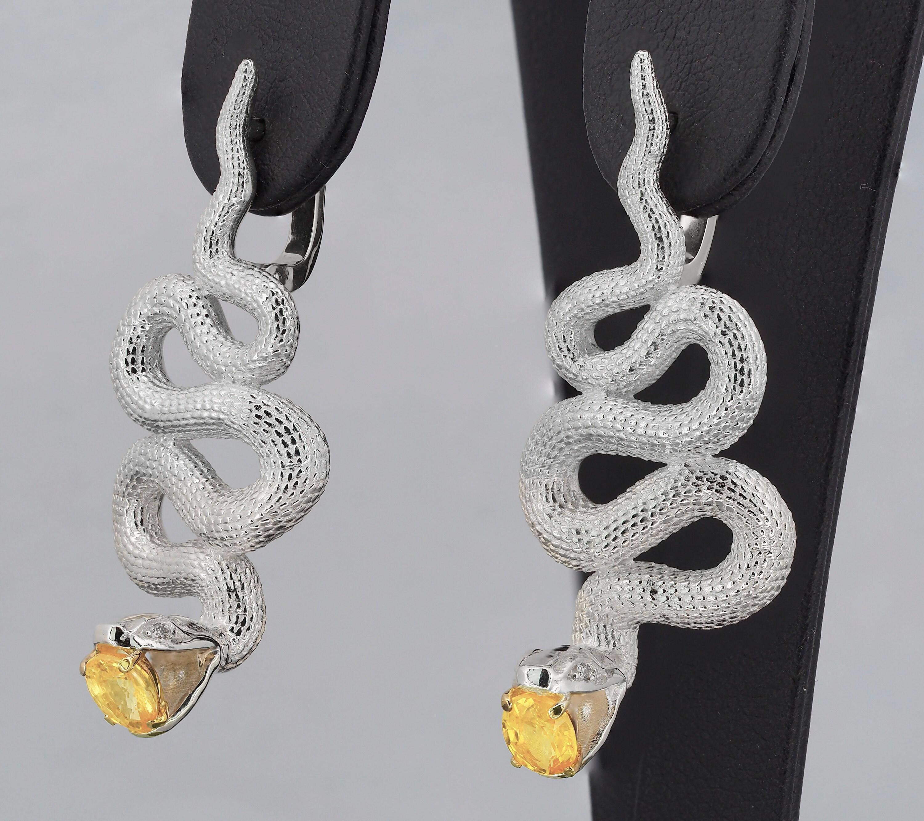 Oval Cut Massive Snake earrings For Sale