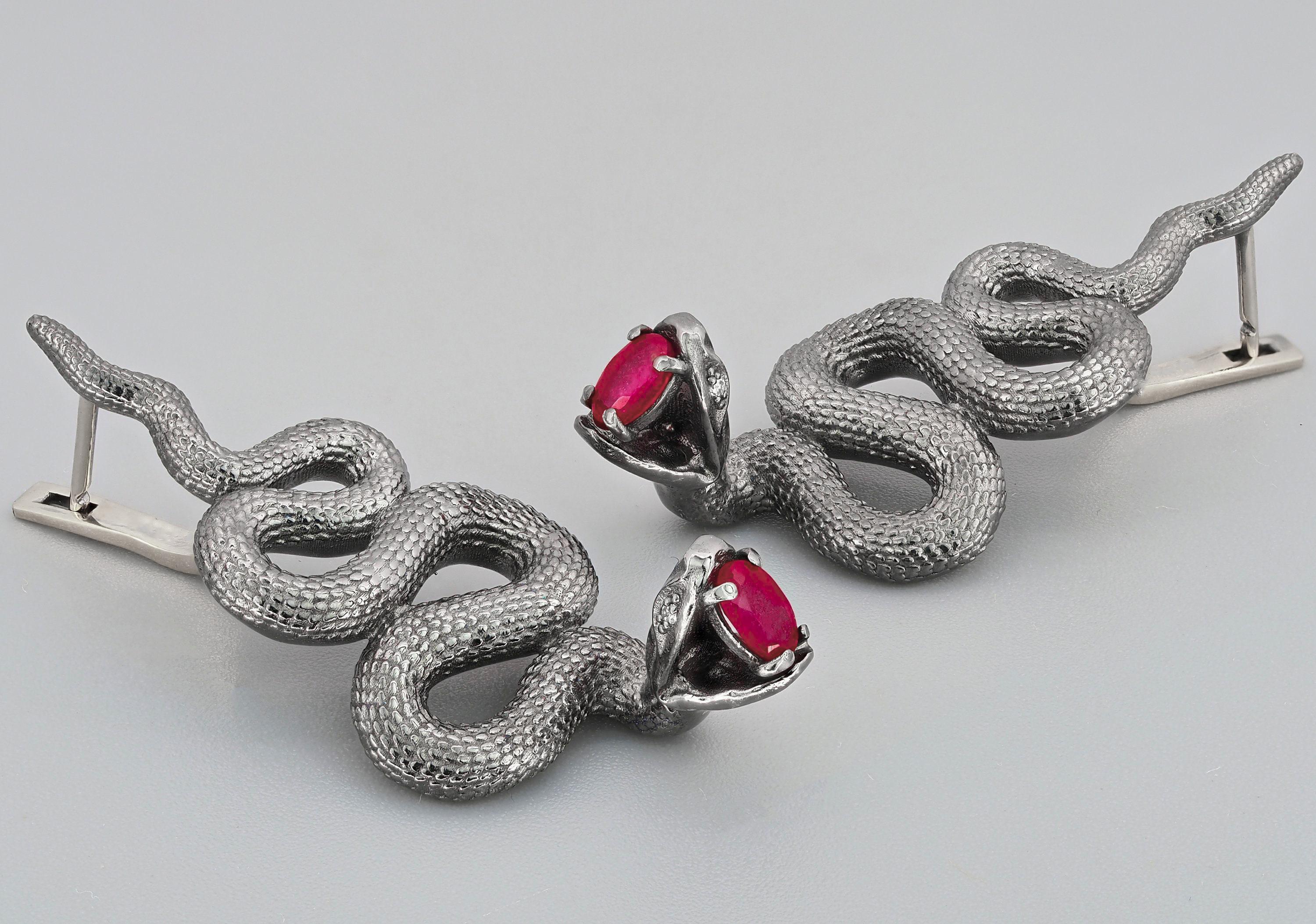 Massive snake earrings with rubies Damen im Angebot
