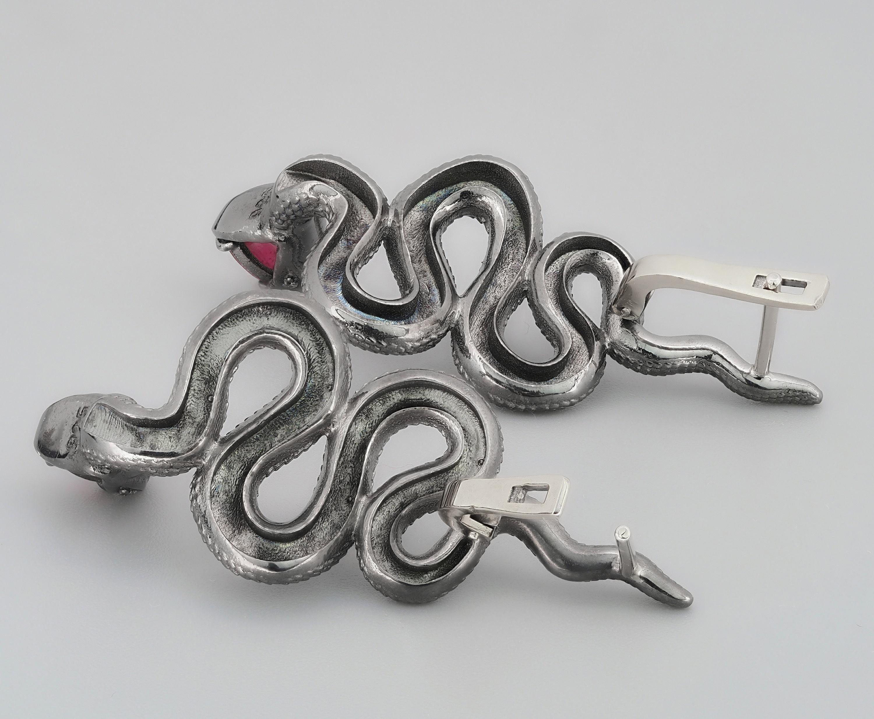 Massive snake earrings with rubies im Angebot 1