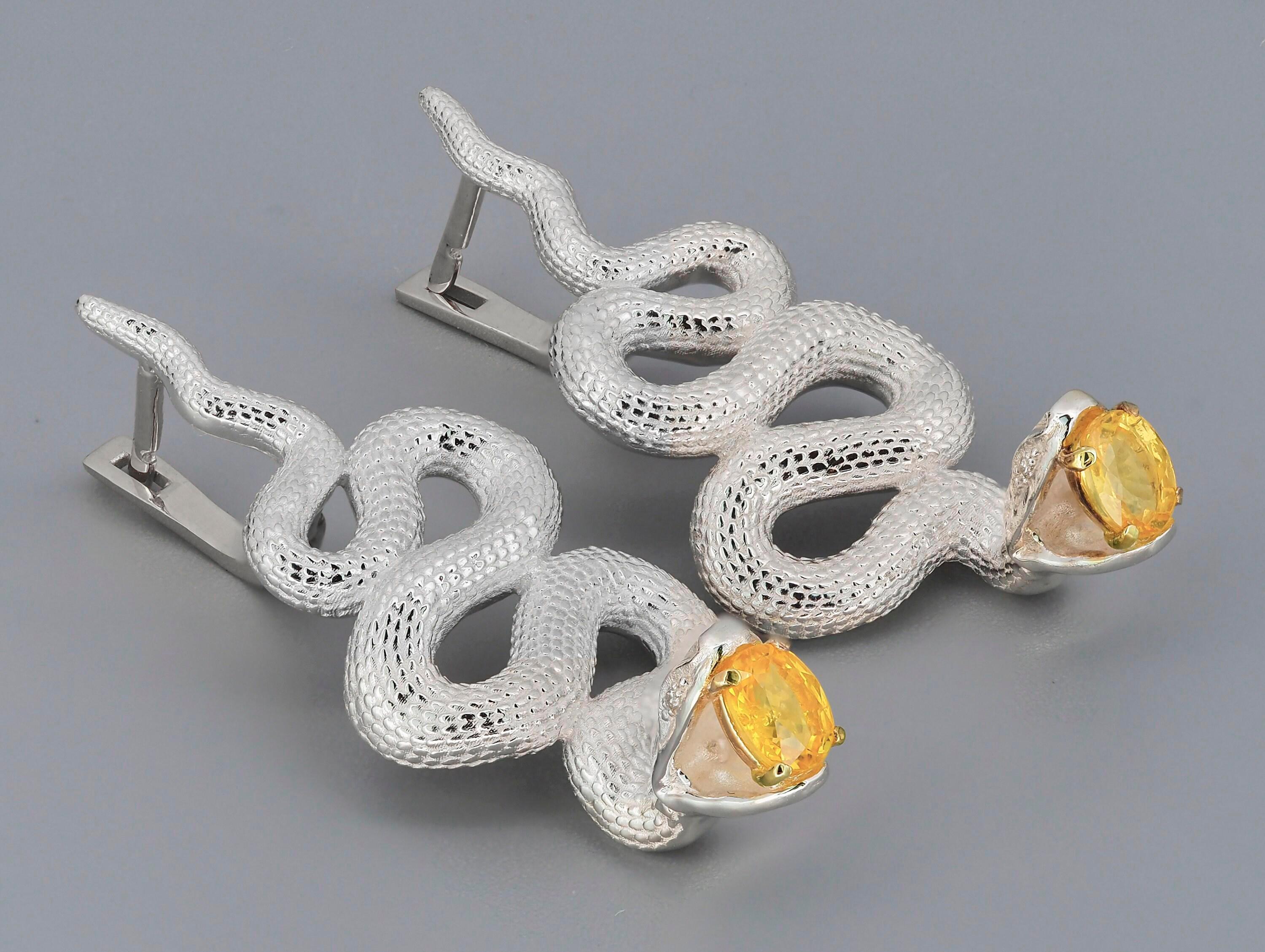 Oval Cut Massive snake earrings with sapphires For Sale