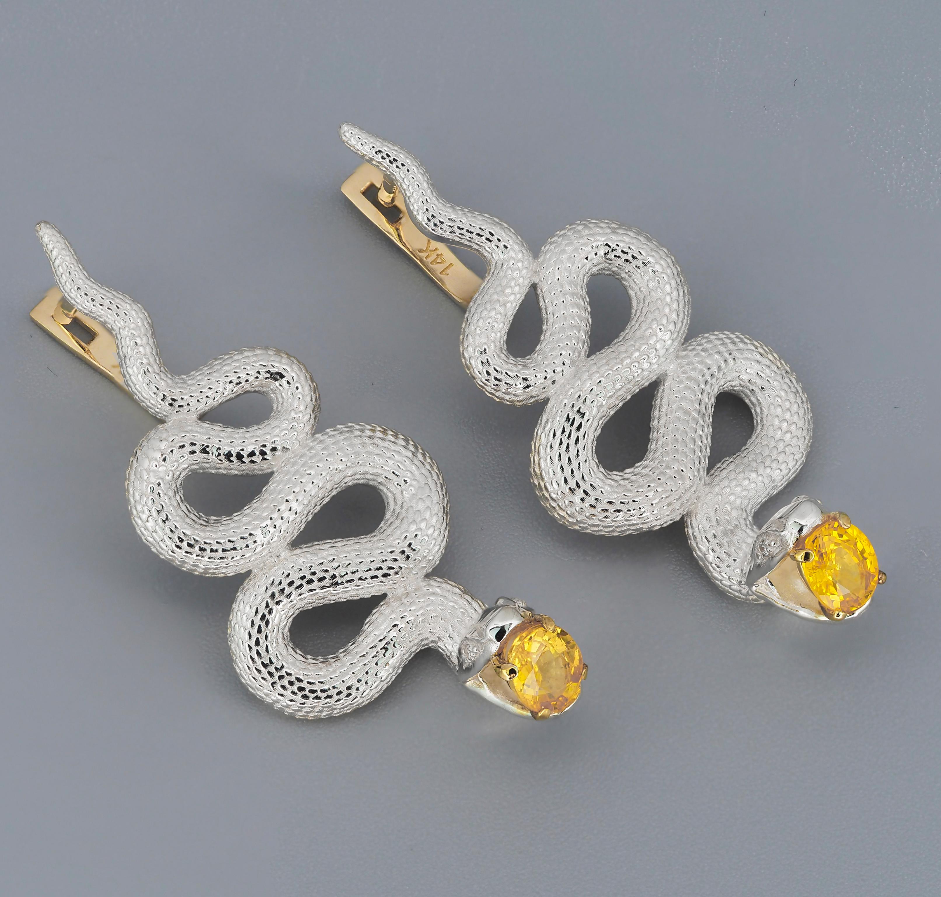 Massive Snake Earrings with Sapphires in Opened Mouth and Diamonds in Eyes In New Condition For Sale In Istanbul, TR