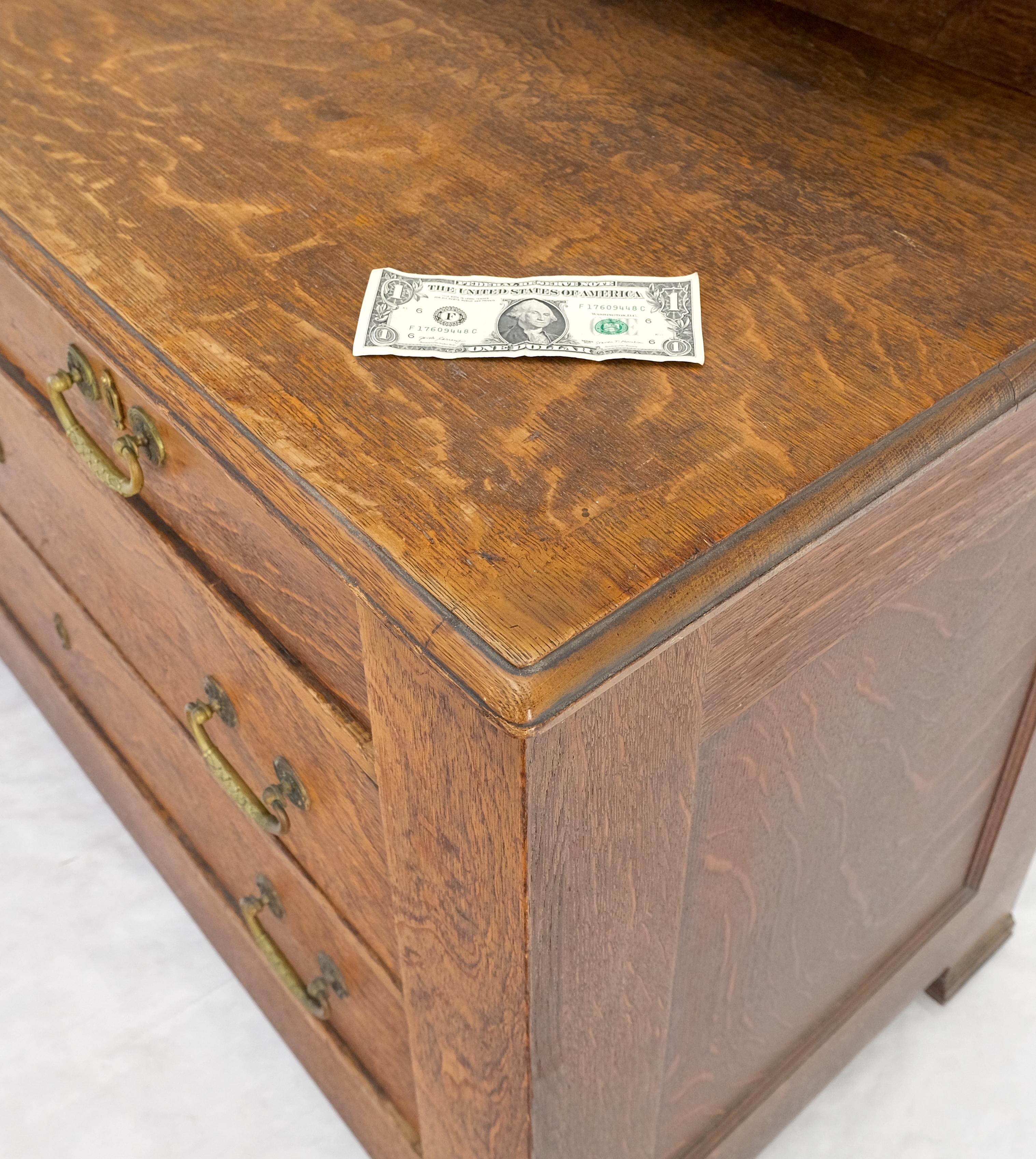 Massive commode Arts & Crafts à 4 tiroirs avec miroir pivotant en vente 6