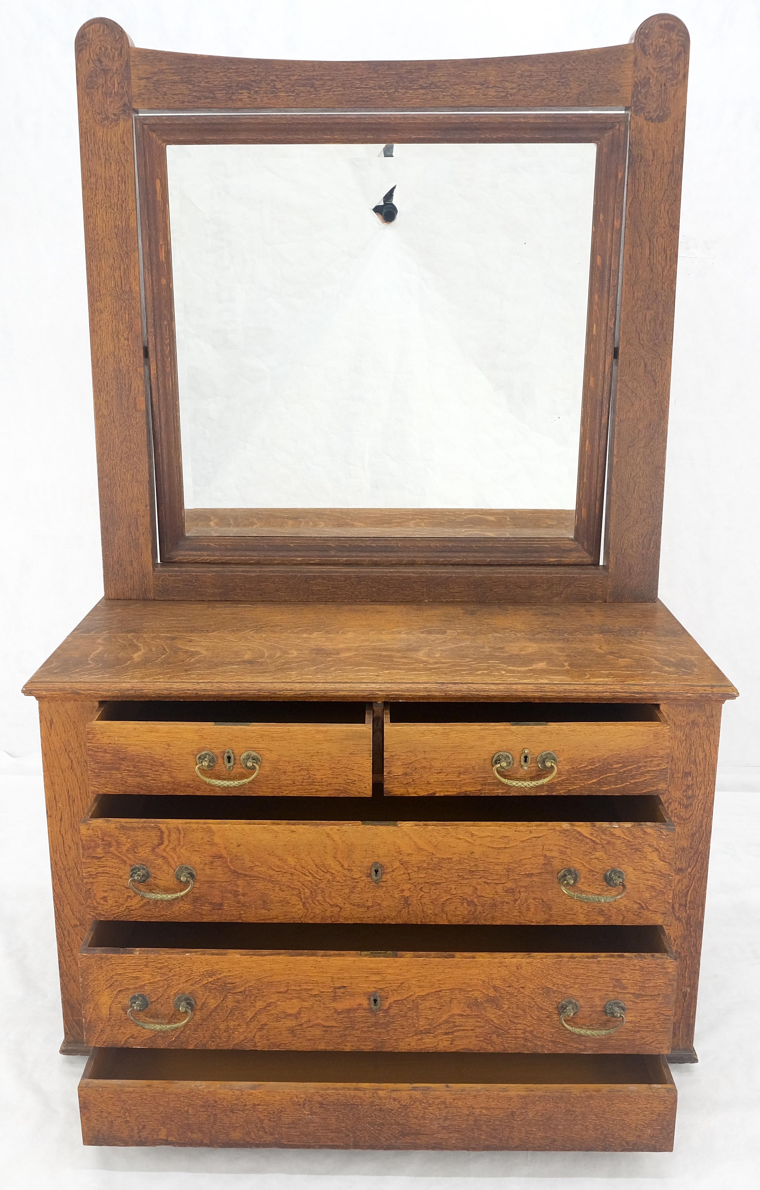 XIXe siècle Massive commode Arts & Crafts à 4 tiroirs avec miroir pivotant en vente