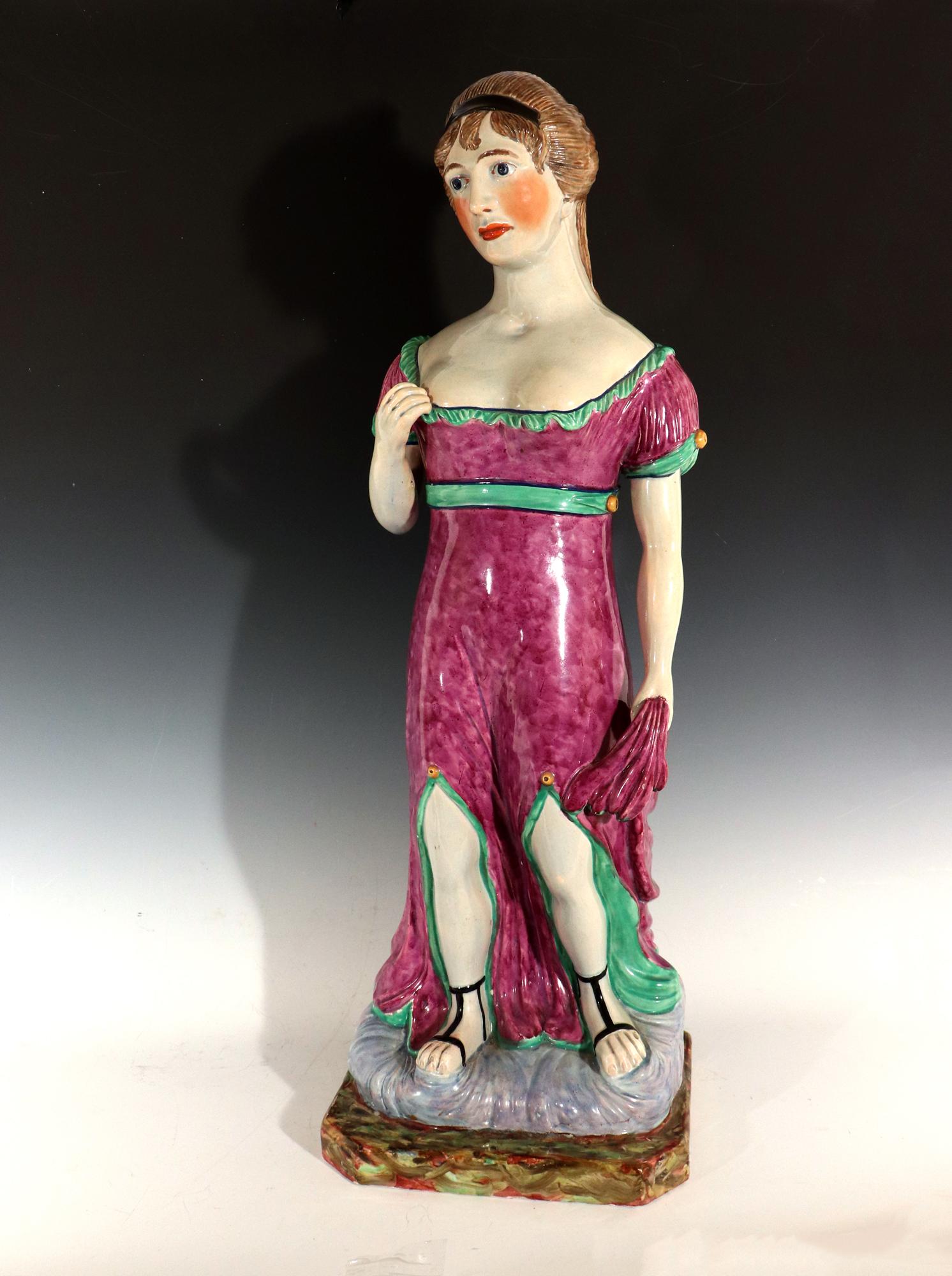 Massive figurine de céramique en céramique perlée du Staffordshire de Ceres ou Plenty, vers 1815 en vente 3