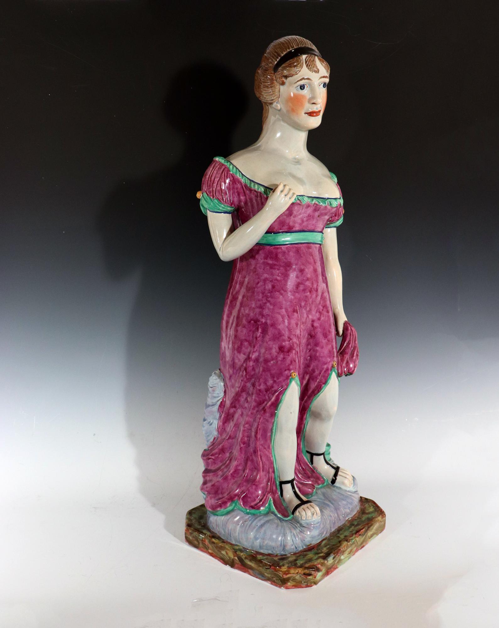 Massives Staffordshire-Perlengeschirr-Töpferwarenfigur aus Keramik oder Pleinair, um 1815 im Zustand „Gut“ im Angebot in Downingtown, PA