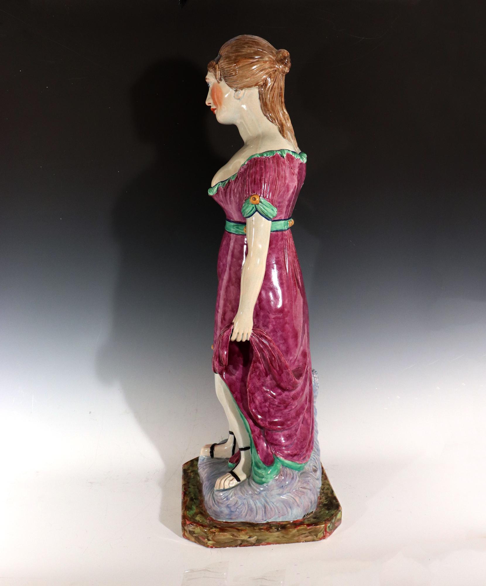 XIXe siècle Massive figurine de céramique en céramique perlée du Staffordshire de Ceres ou Plenty, vers 1815 en vente