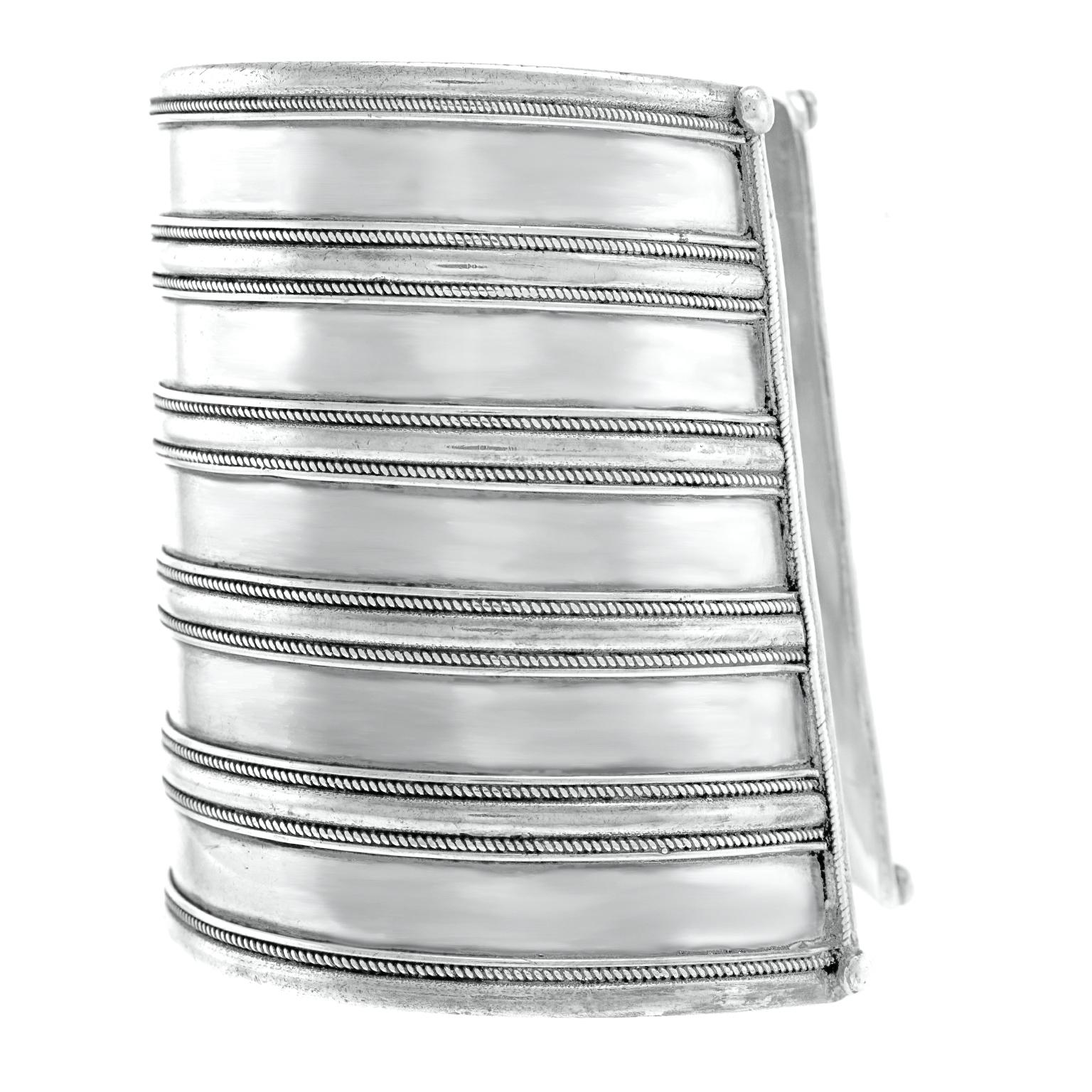 Massive Sterling Cuff In Excellent Condition In Litchfield, CT