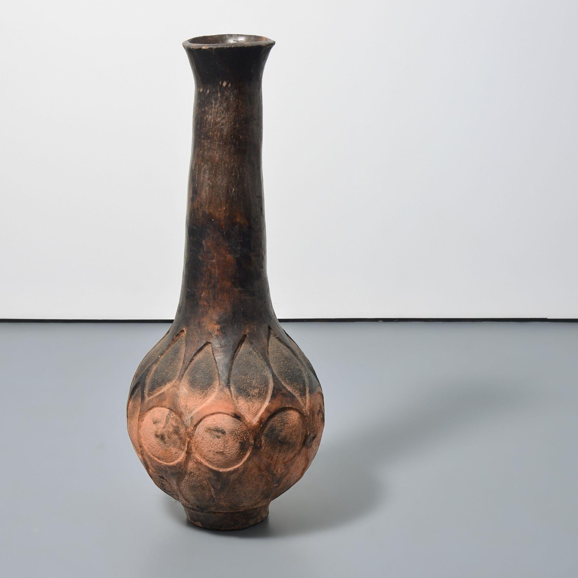 Artista/Designer; Produttore: Sydney K. Hamburger (americano, nato nel 1935)
Marcatura(e); note: nessuna marcatura(e) evidente(i)
Materiali: ceramica
Dimensioni (H, L, P): 43.5 