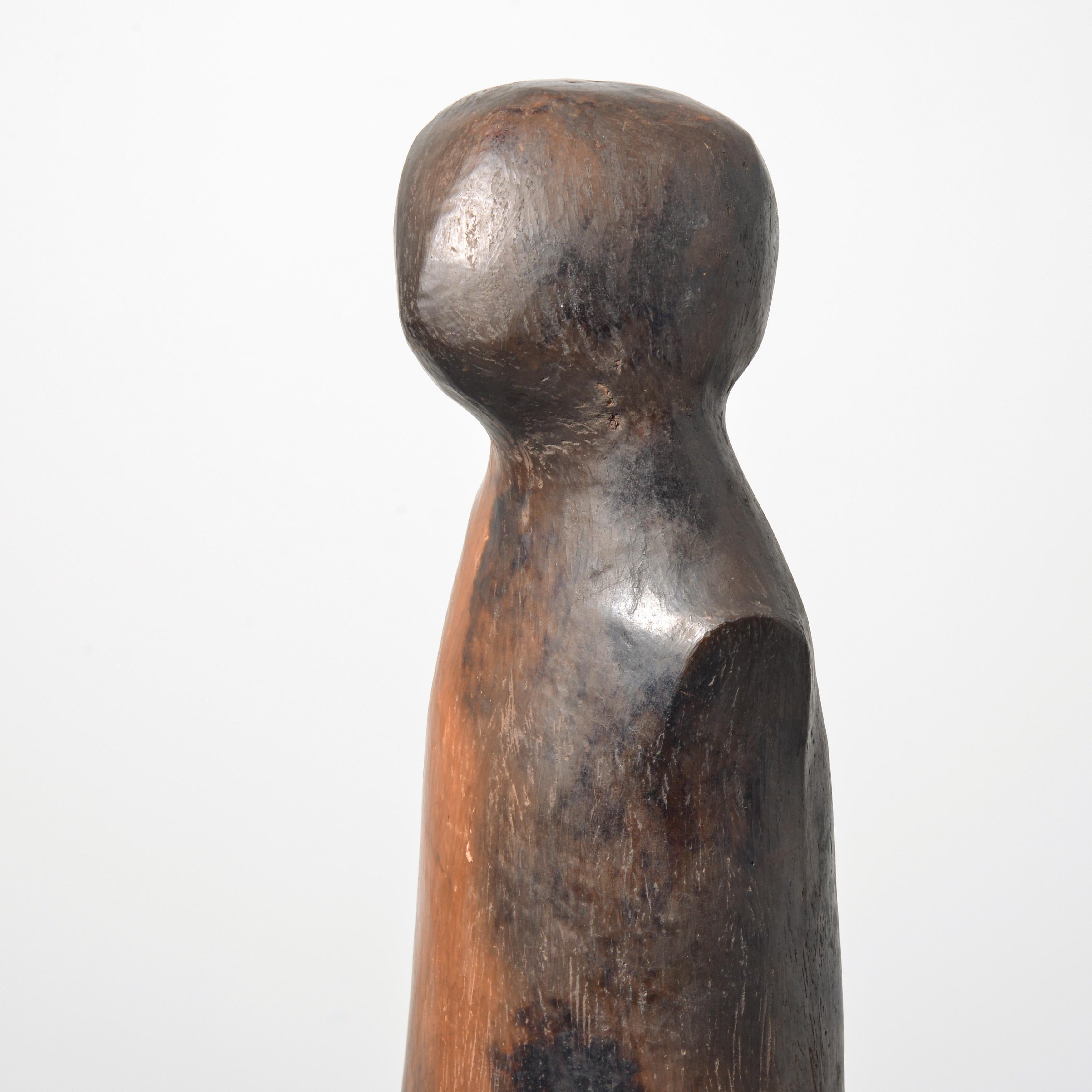 Artistics/Designer : Sydney K.K. Hamburger (Américain, né en 1935)
Marquage(s) ; notes : pas de marquage(s) apparent(s)
Matériaux : céramique
Dimensions : 53″h, 17″w, 14″d ; 56″ sur pied, 
Informations complémentaires : Provenance : Artistics /