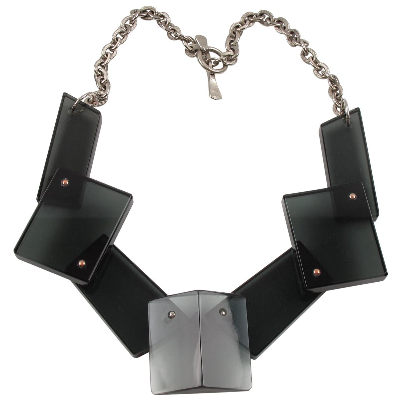 Collana geometrica massiccia in plexiglass grigio trasparente in vendita