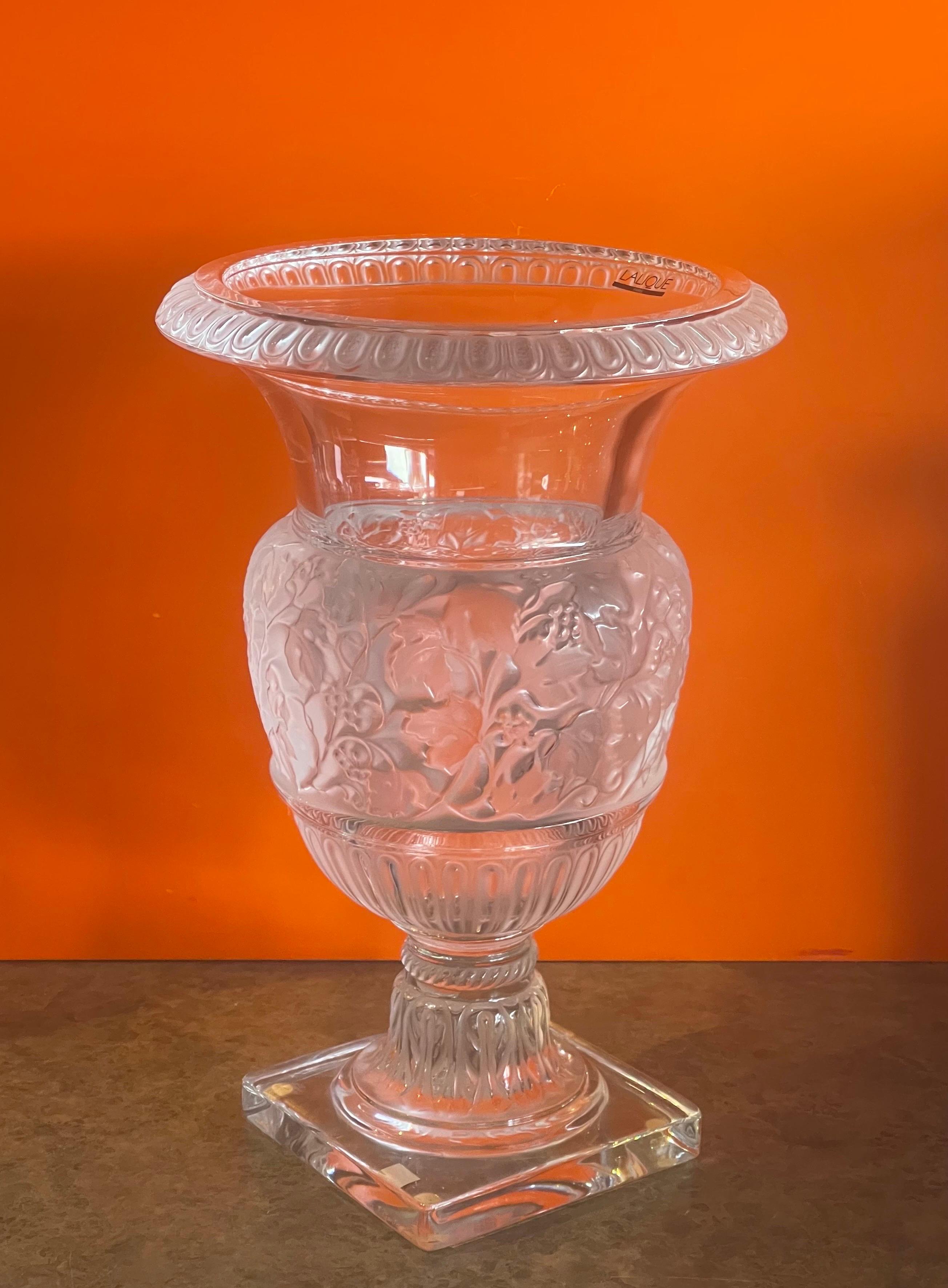 Massive Versailles Vase / Urn by Lalique of France In Good Condition In San Diego, CA