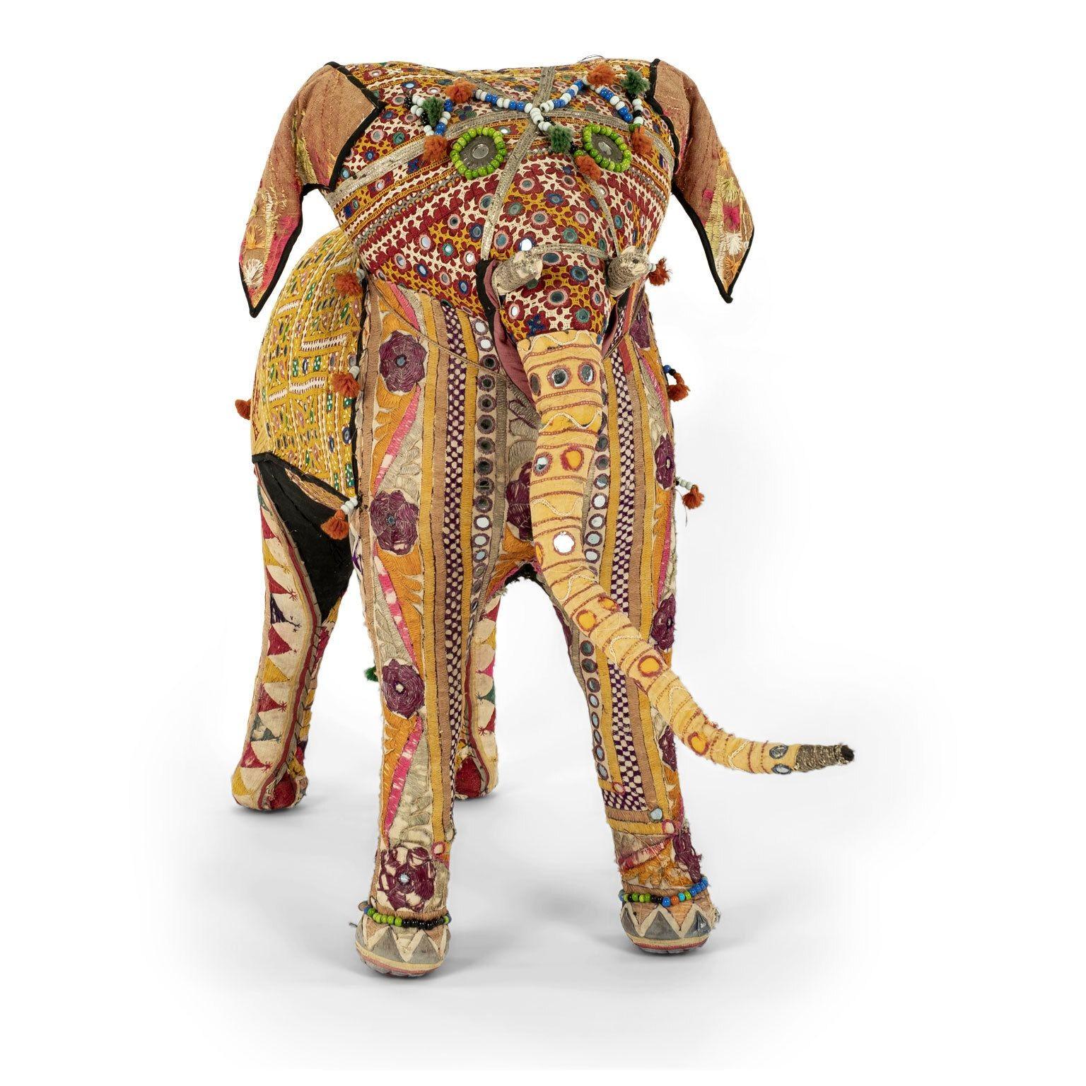Massives Elefantenkleid aus Baumwolle im Vintage-Stil mit indischen Textilien bezogen (Handgefertigt) im Angebot