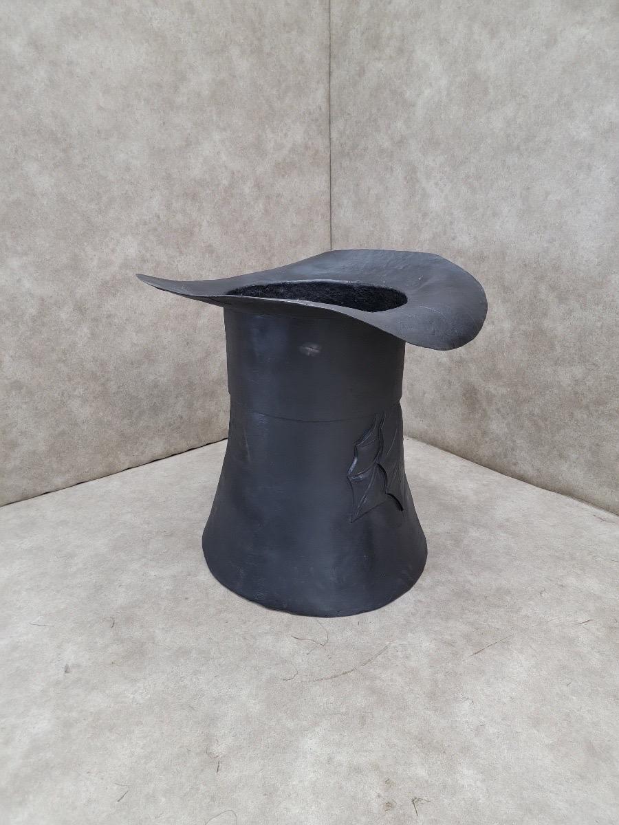 Mid-Century moderno Massiccio Mago nero d'epoca in fibra di vetro lavorato in resina, oggetto di decorazione in vendita