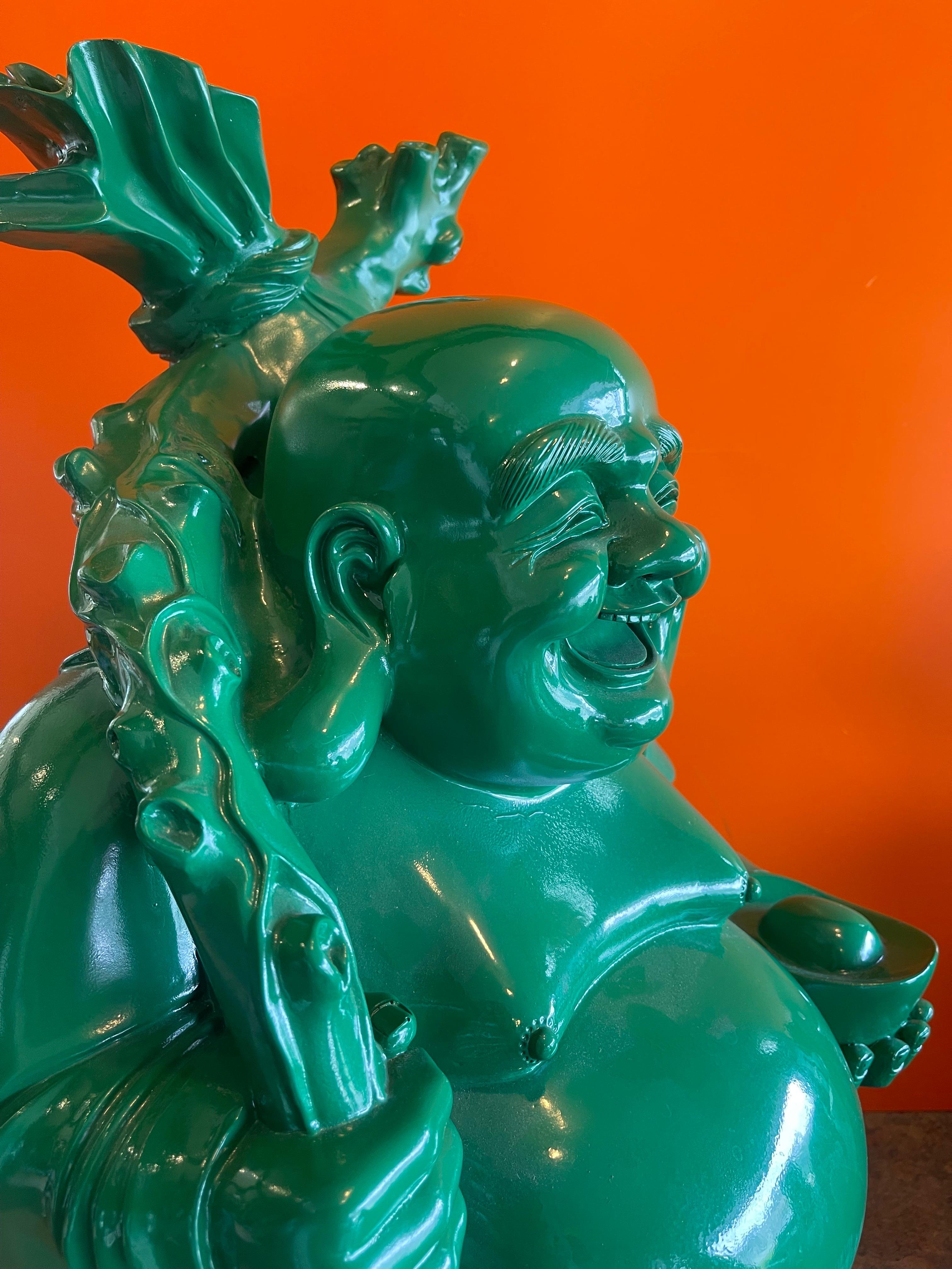 Grande sculpture en résine verte « Bouddha heureux » vintage en vente 5
