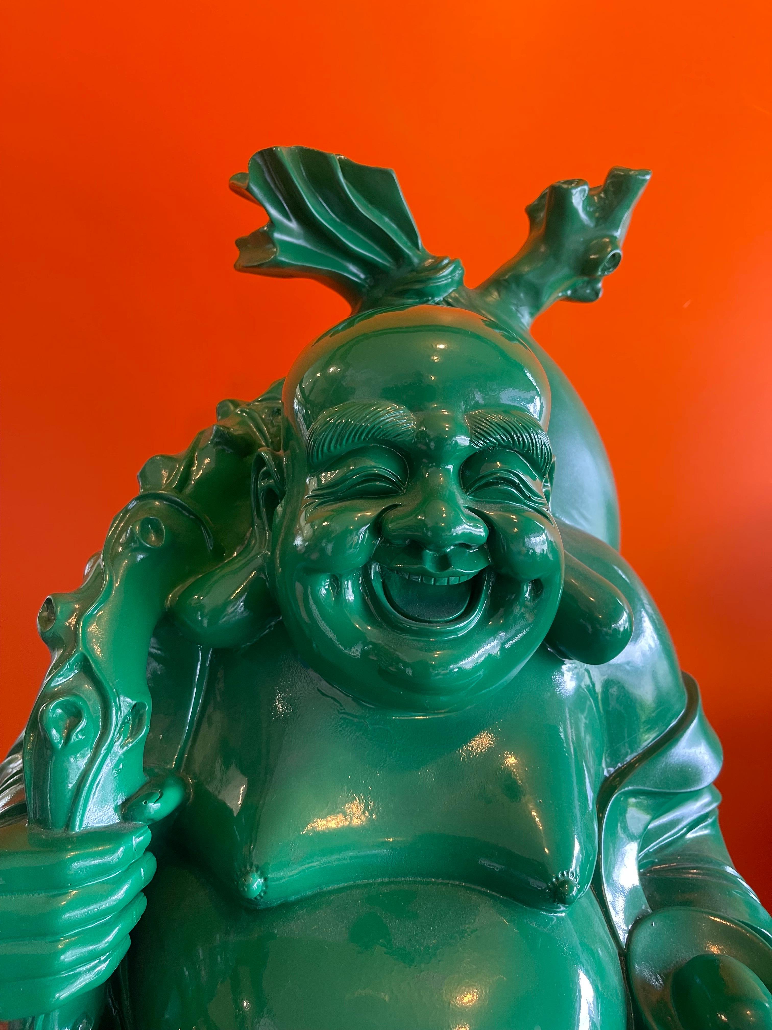 Grande sculpture en résine verte « Bouddha heureux » vintage en vente 6