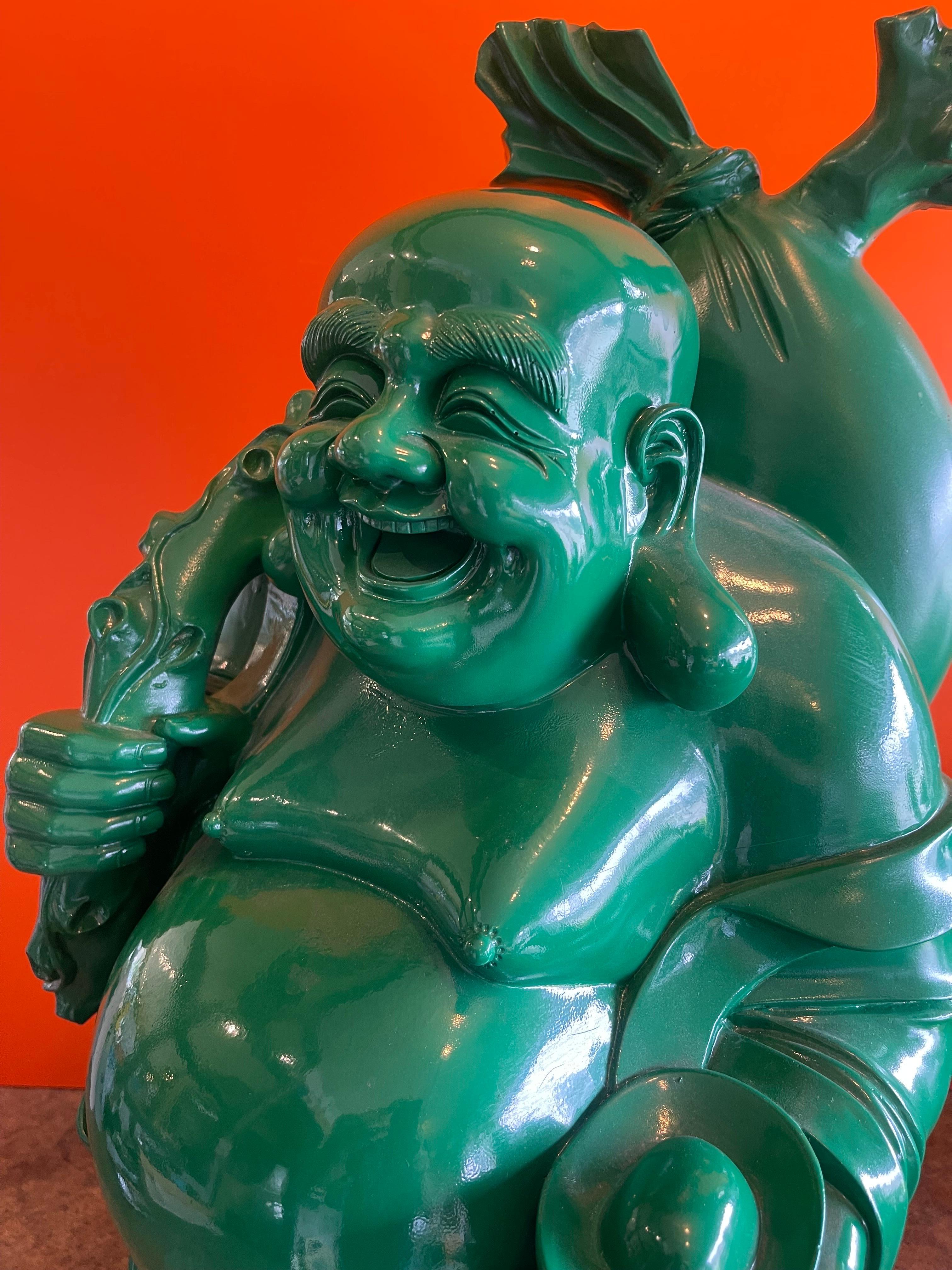 Grande sculpture en résine verte « Bouddha heureux » vintage en vente 7