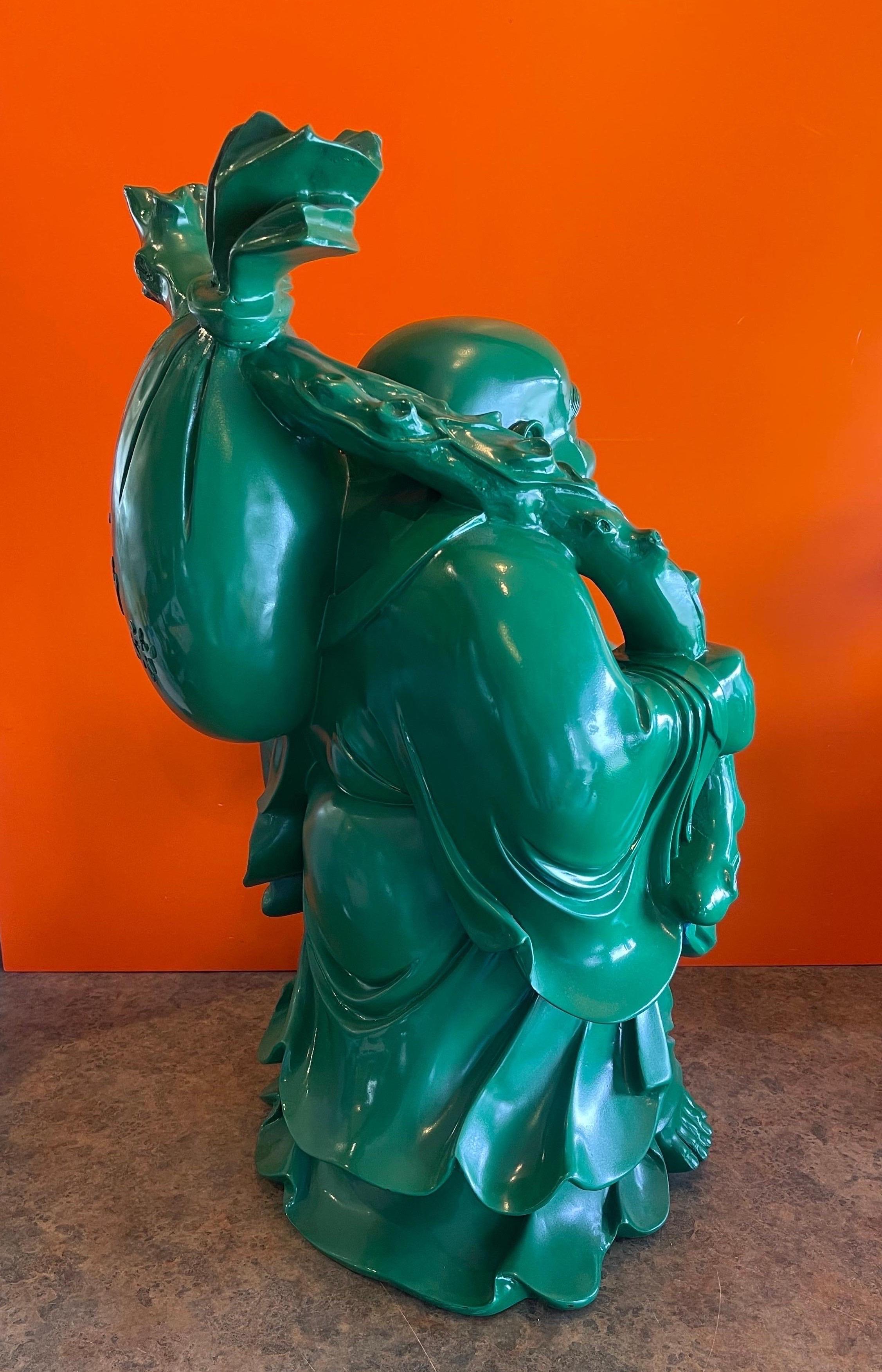 Grande sculpture en résine verte « Bouddha heureux » vintage en vente 1