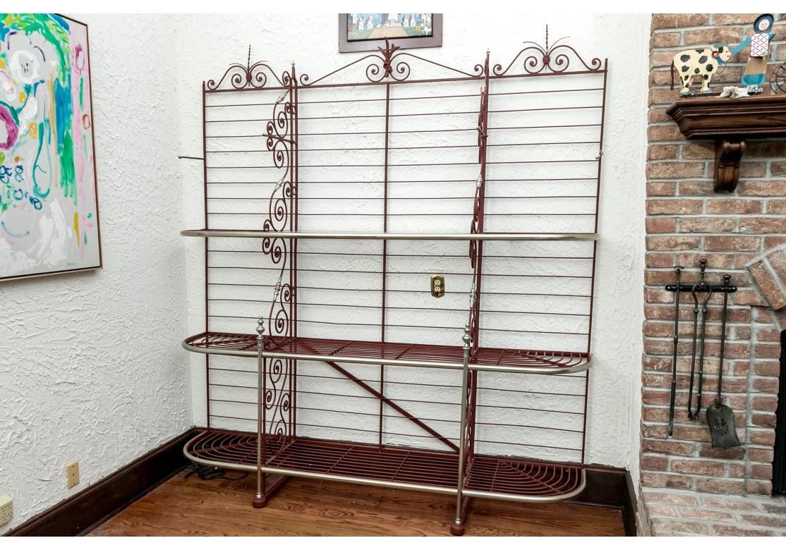 Provincial français Massive Vintage Iron and Brass Bakers Rack (étagère à pâtisserie en fer et laiton) en vente