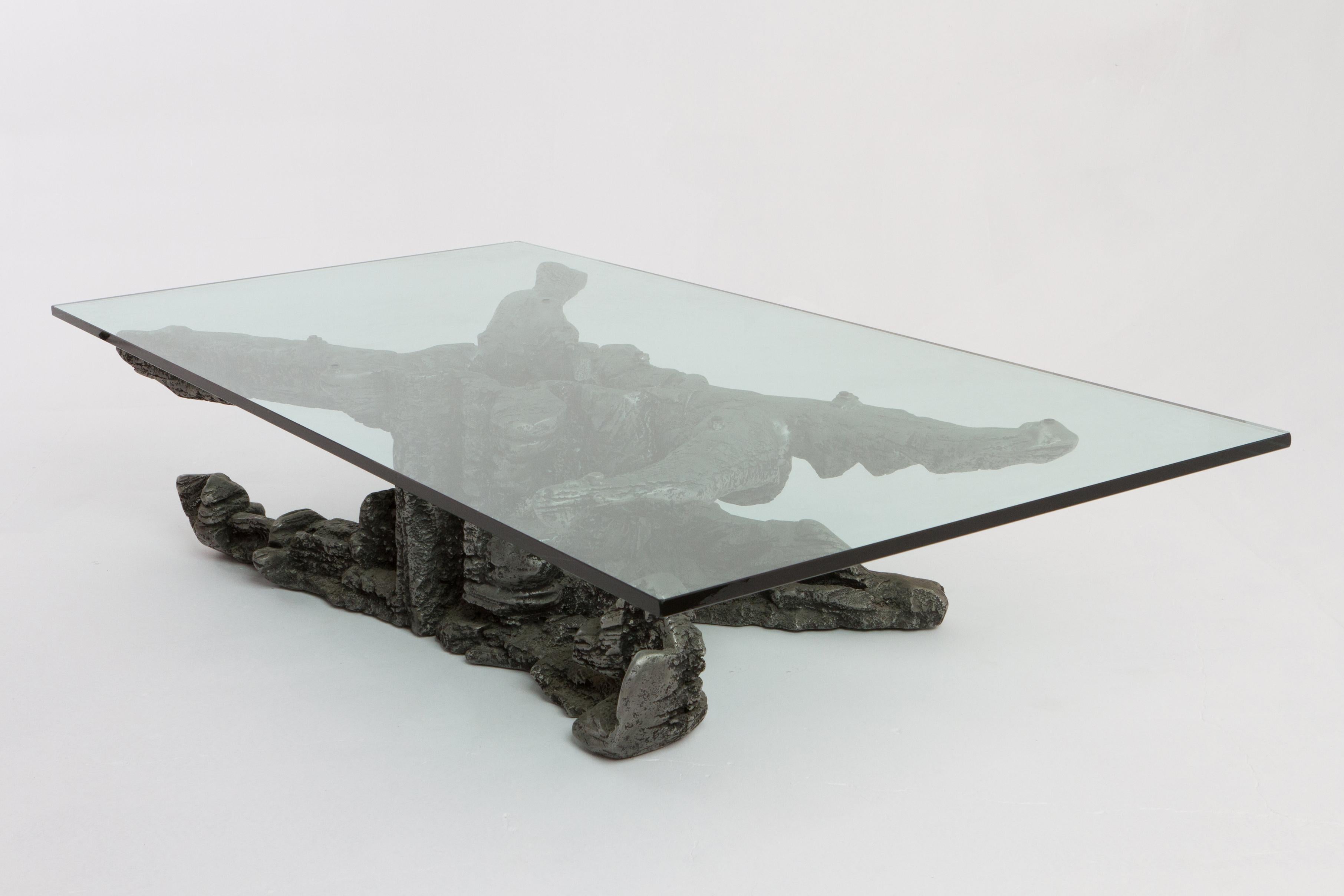 Brutalisme Massive table basse vintage sculpturale en fonte d'aluminium - Style Jan De Swart en vente