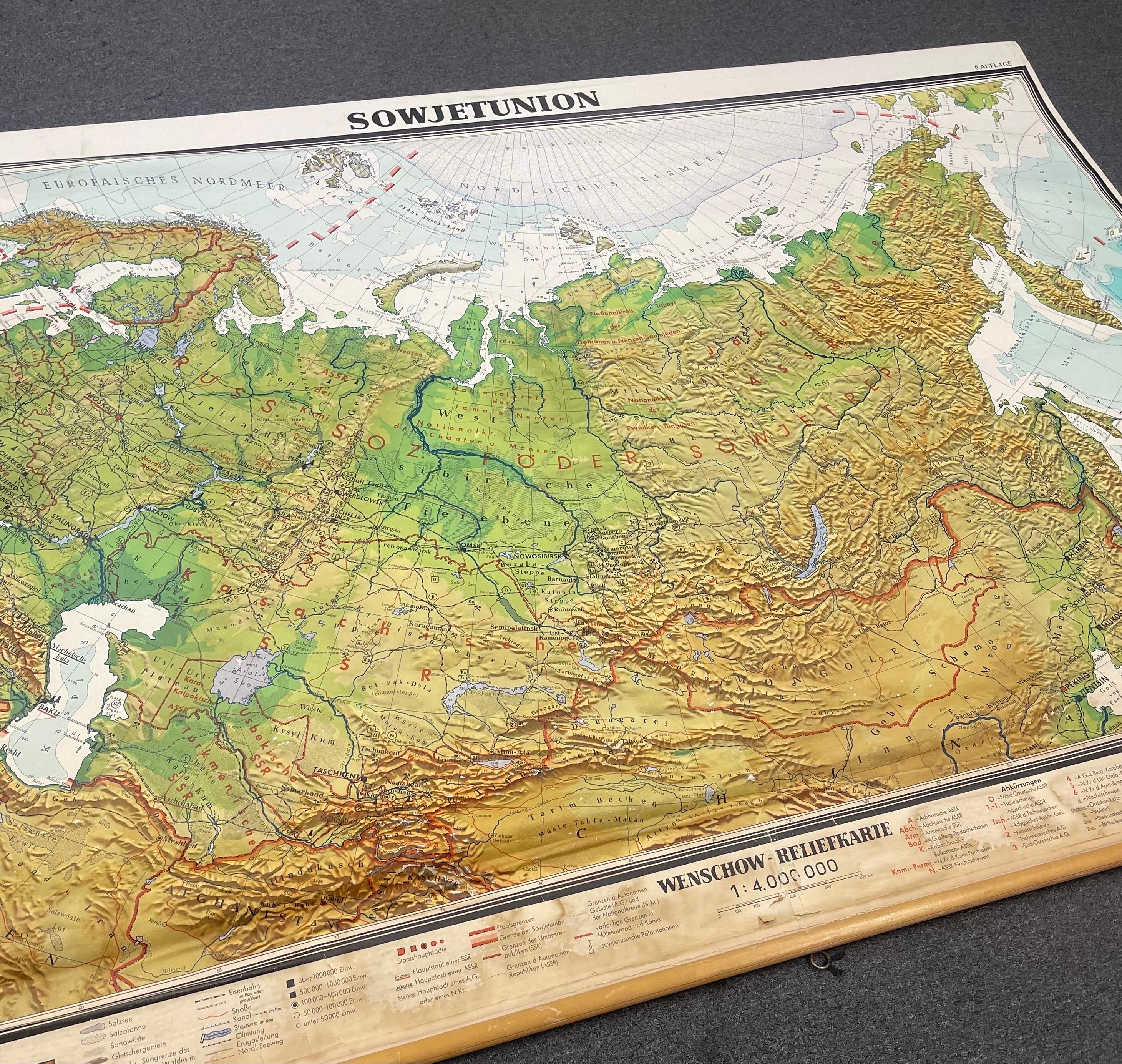 Massive Vintage Wall Map of the Soviet Union 'Sowjetunion' by Karl Wenschow For Sale 4