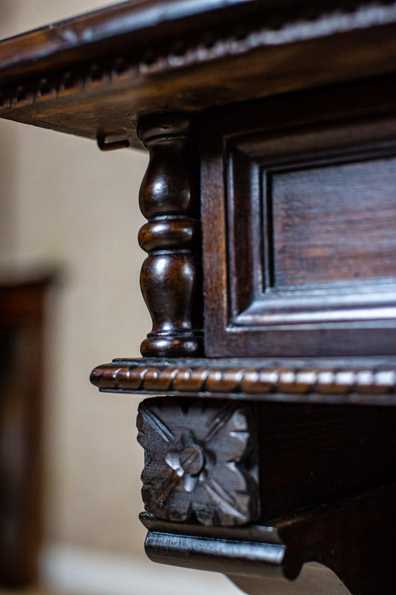 Massive Walnut Center Table from the Early 20th Century in Dark Brown In Good Condition For Sale In Opole, PL