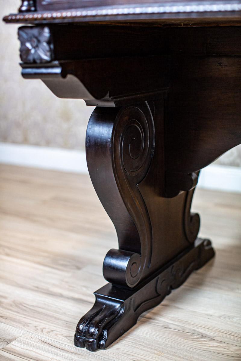 Massive Walnut Center Table from the Early 20th Century in Dark Brown For Sale 2