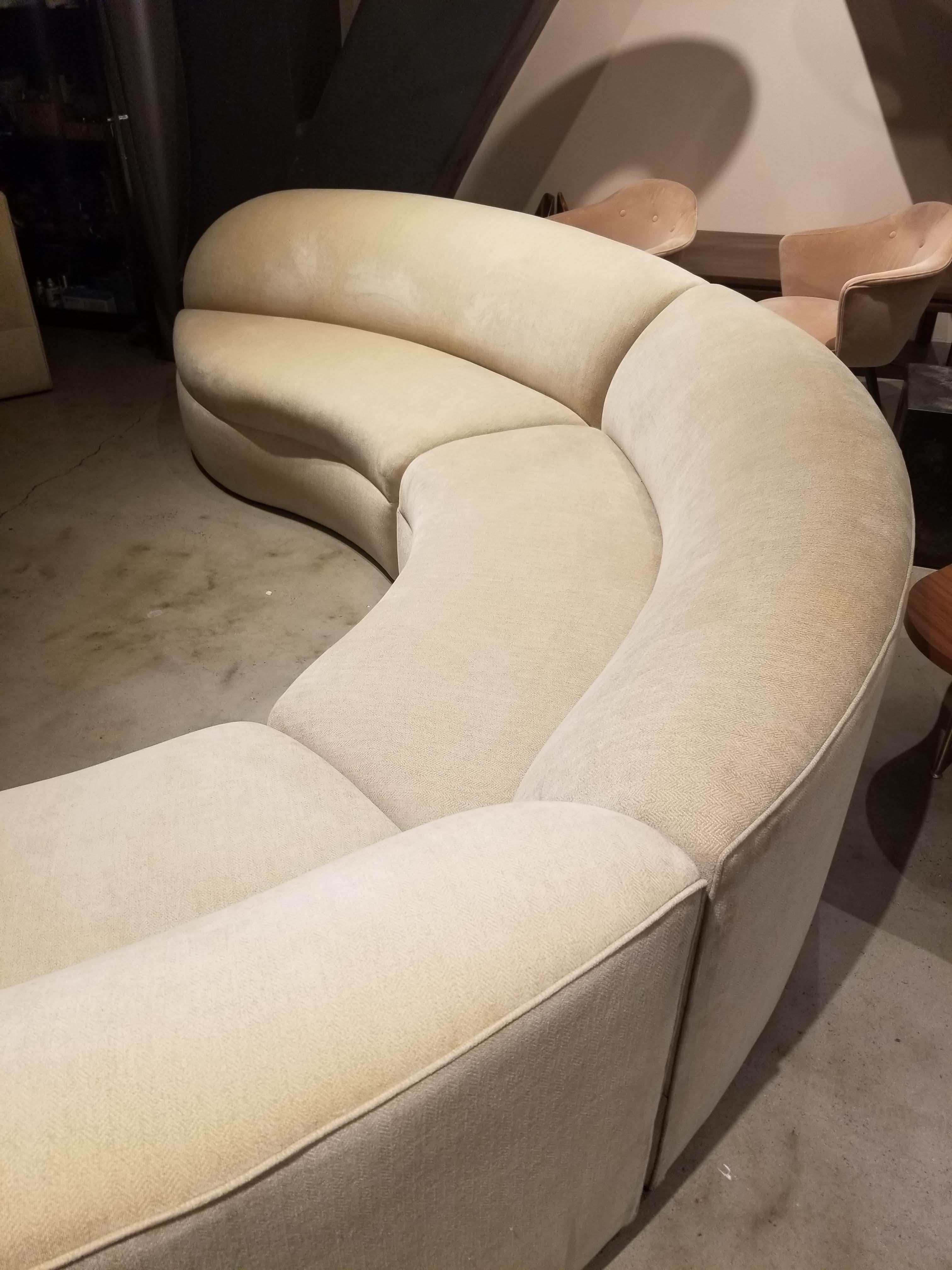 Massive Weiman Preview Sectional Serpentine Curved Sofa In Good Condition In New York, NY