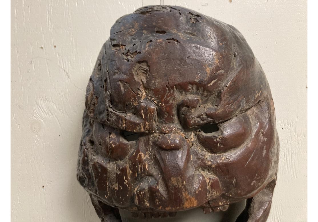 Massiver antike japanische Noh-Dramenmaske einer Demone aus Holz (Edo) im Angebot