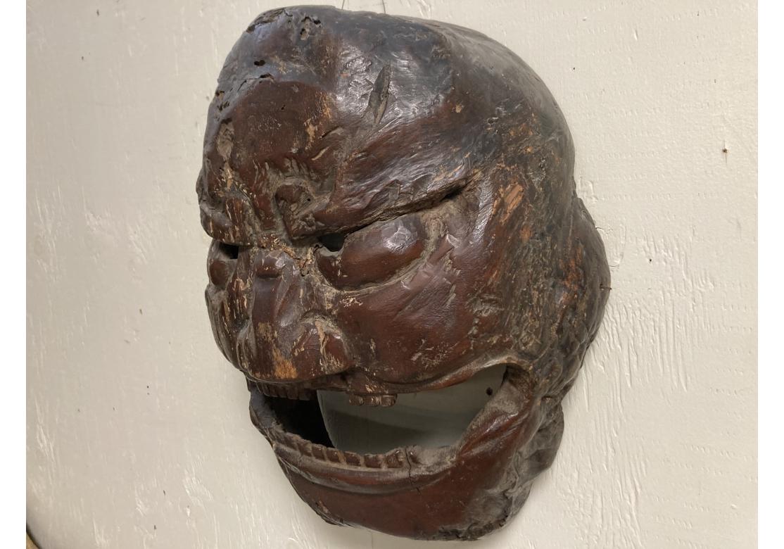 Massiver antike japanische Noh-Dramenmaske einer Demone aus Holz (Handgeschnitzt) im Angebot
