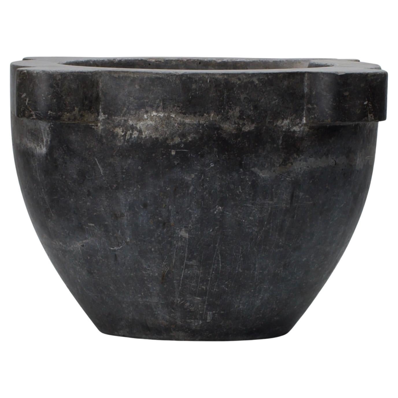 Francese Massive X-Large Granite Stone Mortar 17th Century in vendita