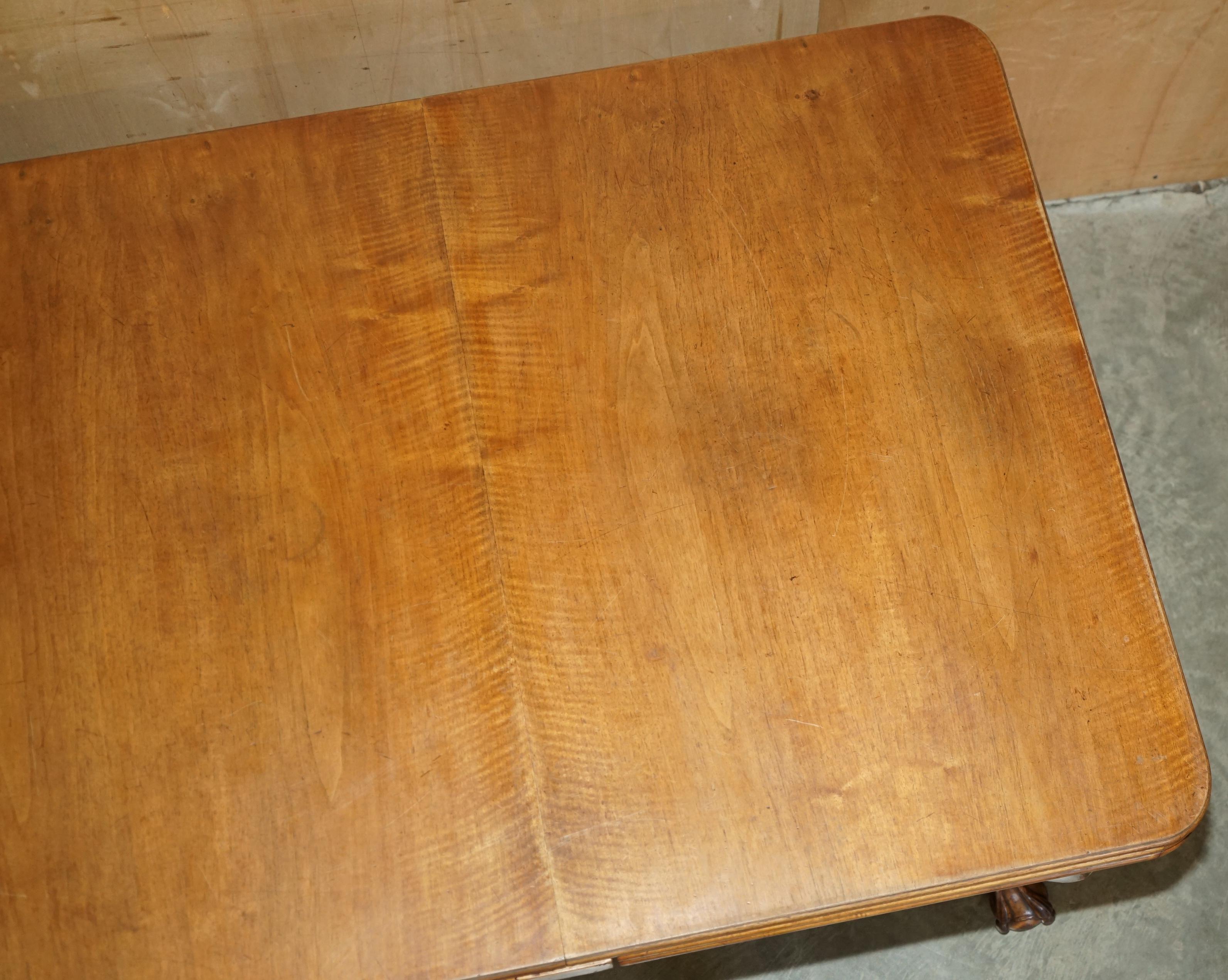 MESA DE COMEDOR MASSIVELY EXTENDiNG ANTIQUE FRENCH WALNUT ART DECO CLAW & BALL Nogal en venta
